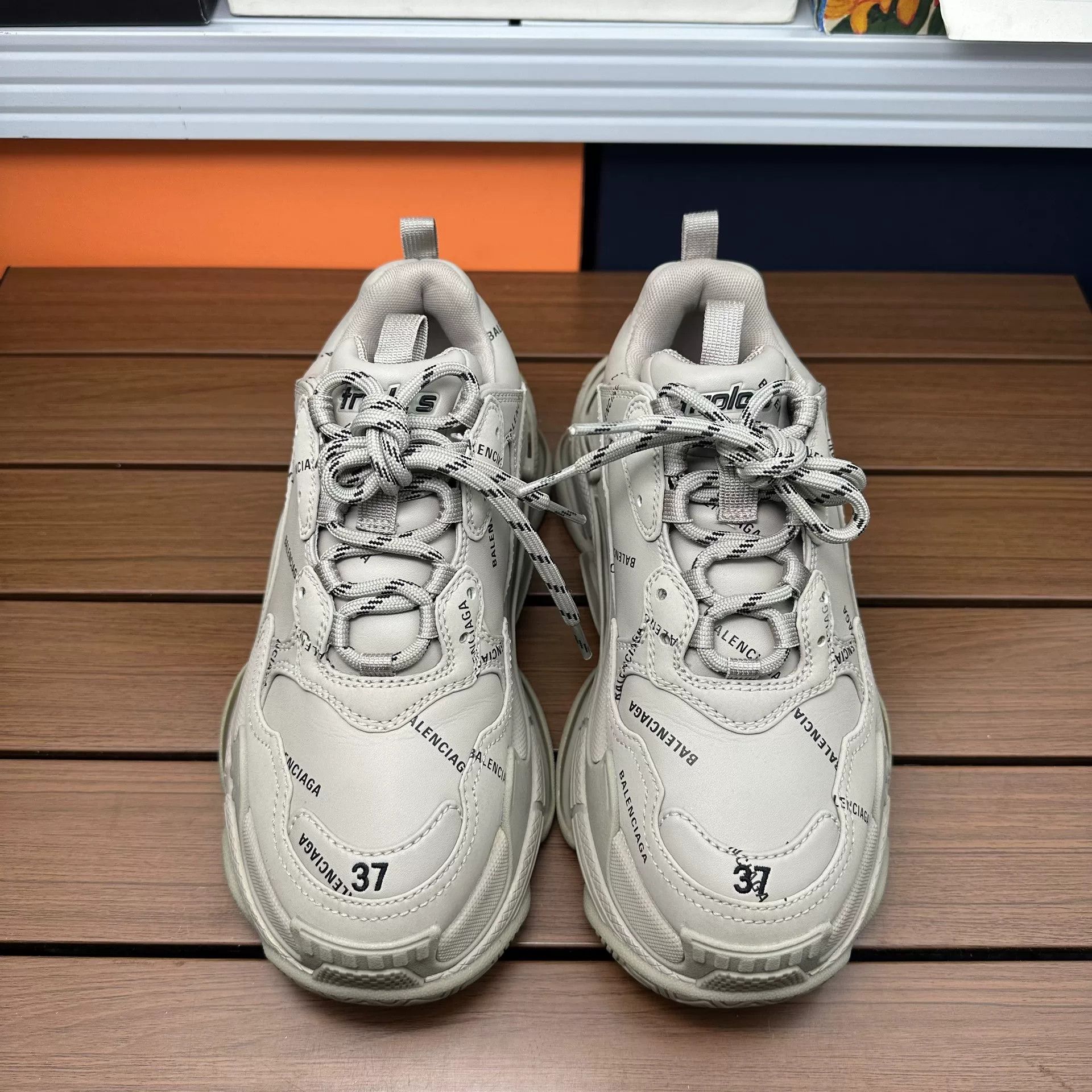 Balenciaga Balenciaga Beige Lowtop Sneakers it_37 Women Size US 7 / IT 37 - 4 Thumbnail