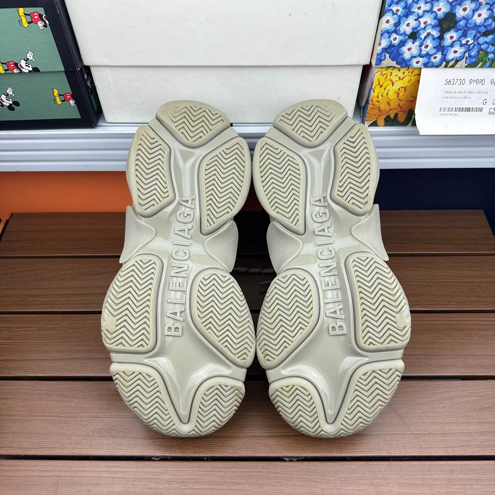 Balenciaga Balenciaga Beige Lowtop Sneakers it_37 Women Size US 7 / IT 37 - 7 Thumbnail