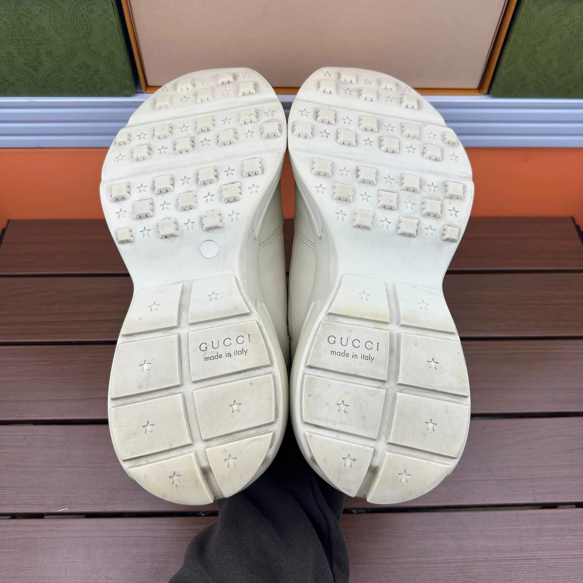 Gucci Gucci Printed White Lowtop Sneakers 9 Men Size US 9 / EU 42 - 7 Thumbnail