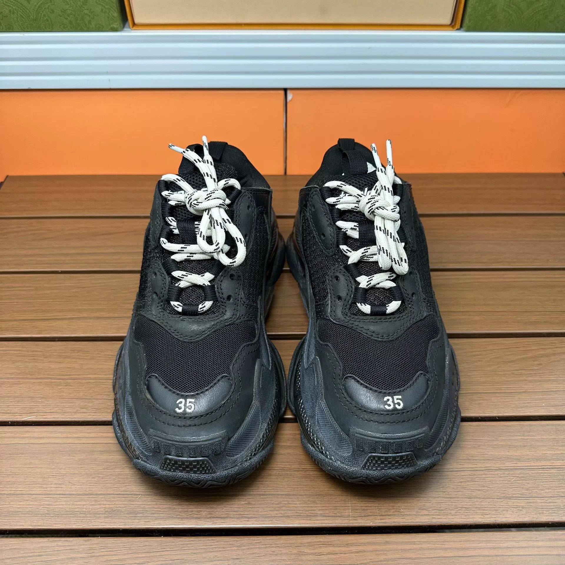 Balenciaga Balenciaga Distressed Lowtop Sneakers it_35 Women Size US 5 / IT 35 - 4 Thumbnail