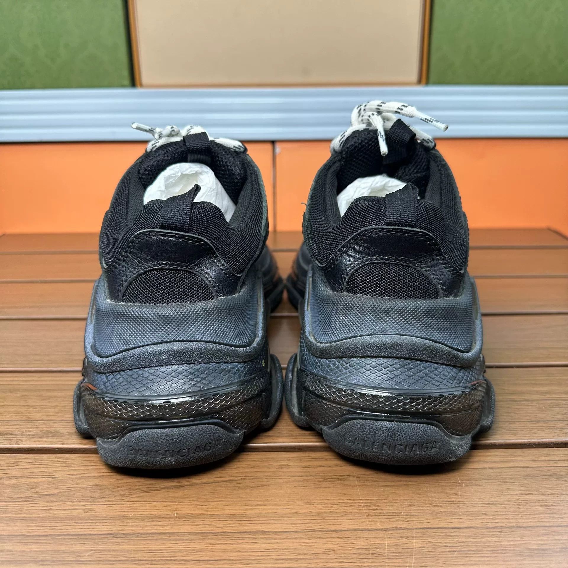 Balenciaga Balenciaga Distressed Lowtop Sneakers it_35 Women Size US 5 / IT 35 - 5 Thumbnail