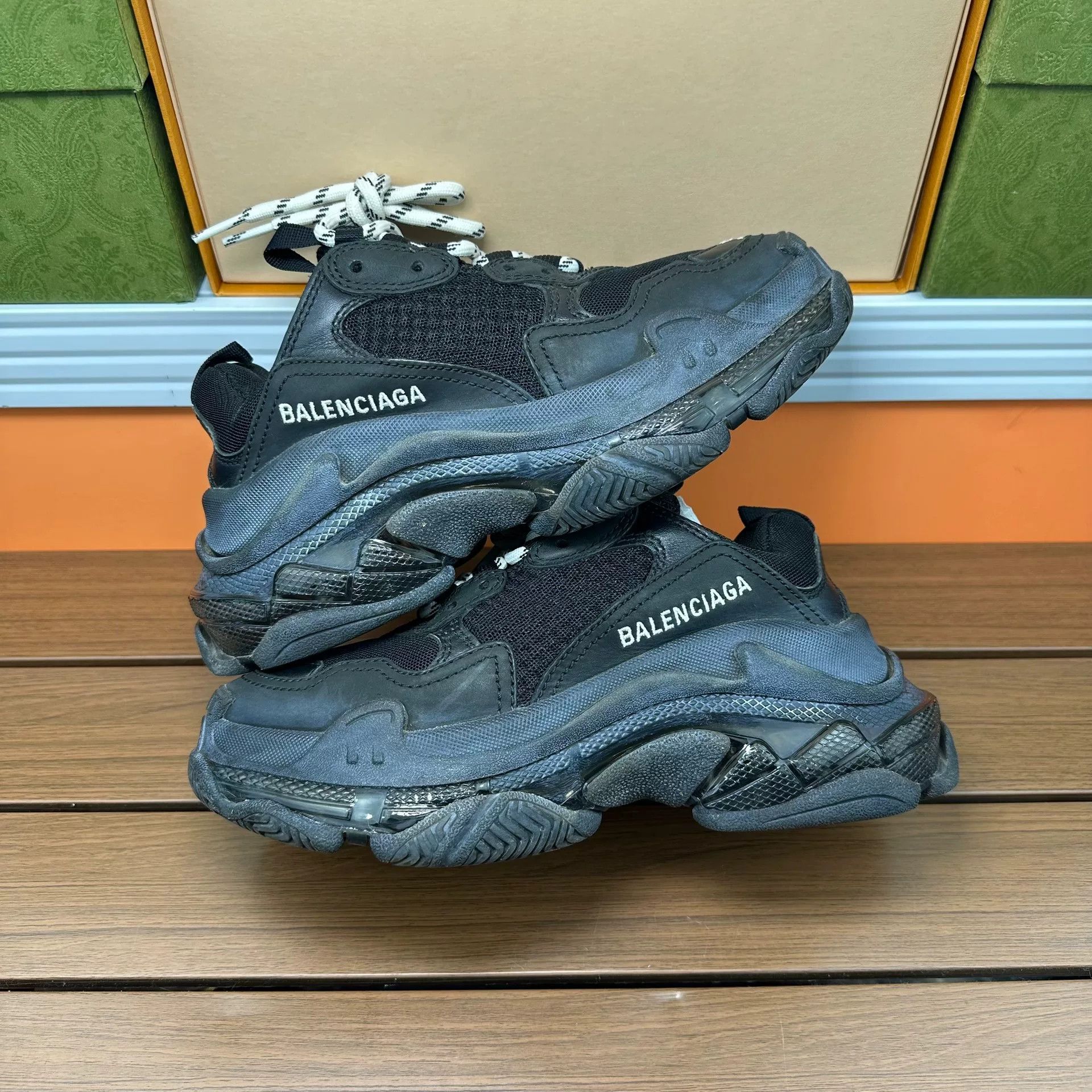 Balenciaga Balenciaga Distressed Lowtop Sneakers it_35 Women Size US 5 / IT 35 - 2 Thumbnail