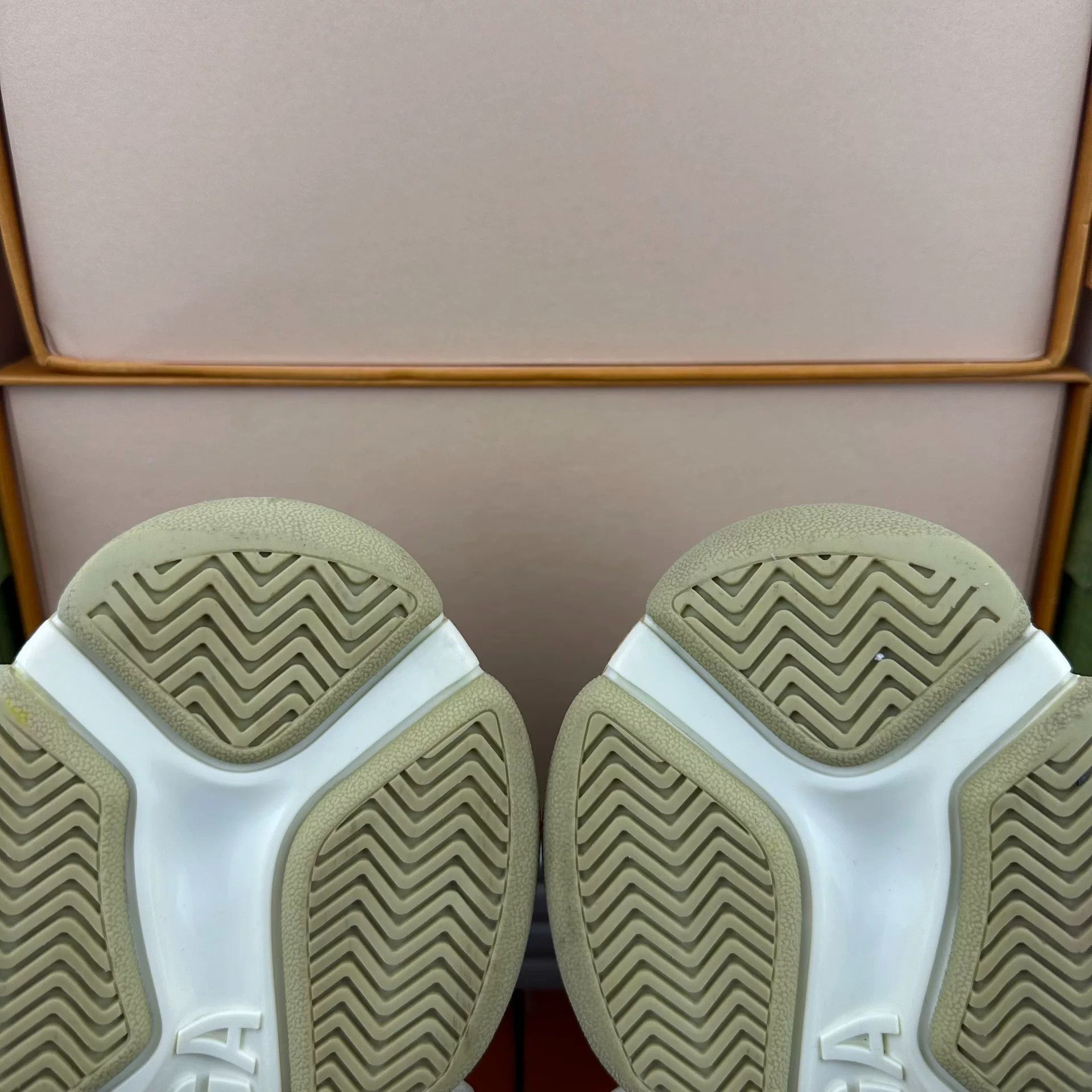 Gucci Gucci Collab Lowtop Sneakers it_38 Women Size US 8 / IT 38 - 8 Thumbnail