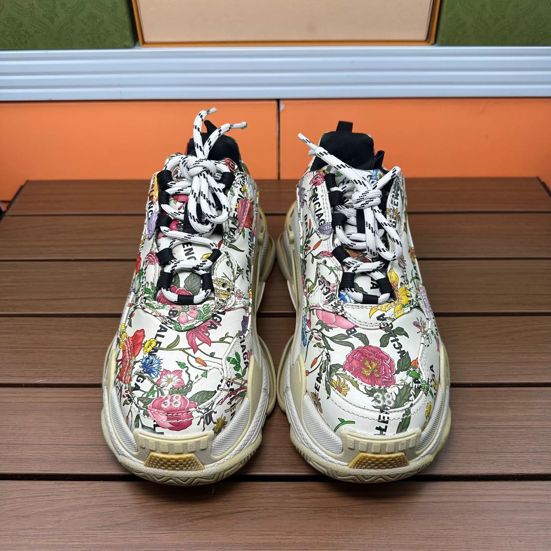Gucci Gucci Collab Lowtop Sneakers it_38 Women Size US 8 / IT 38 - 4 Thumbnail