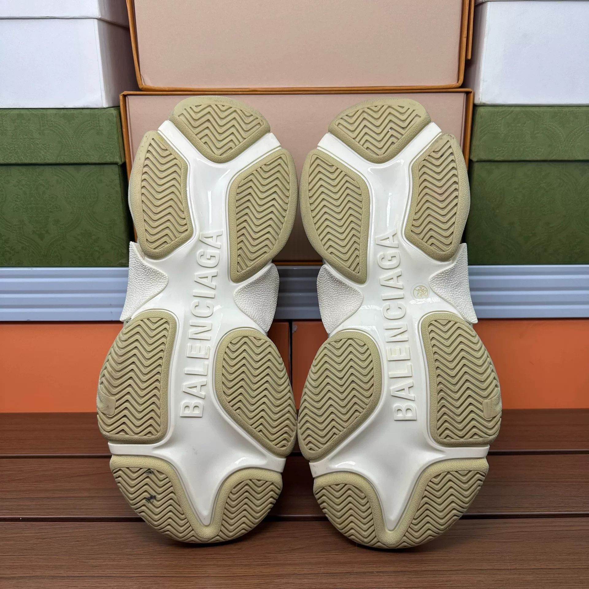Gucci Gucci Collab Lowtop Sneakers it_38 Women Size US 8 / IT 38 - 7 Thumbnail