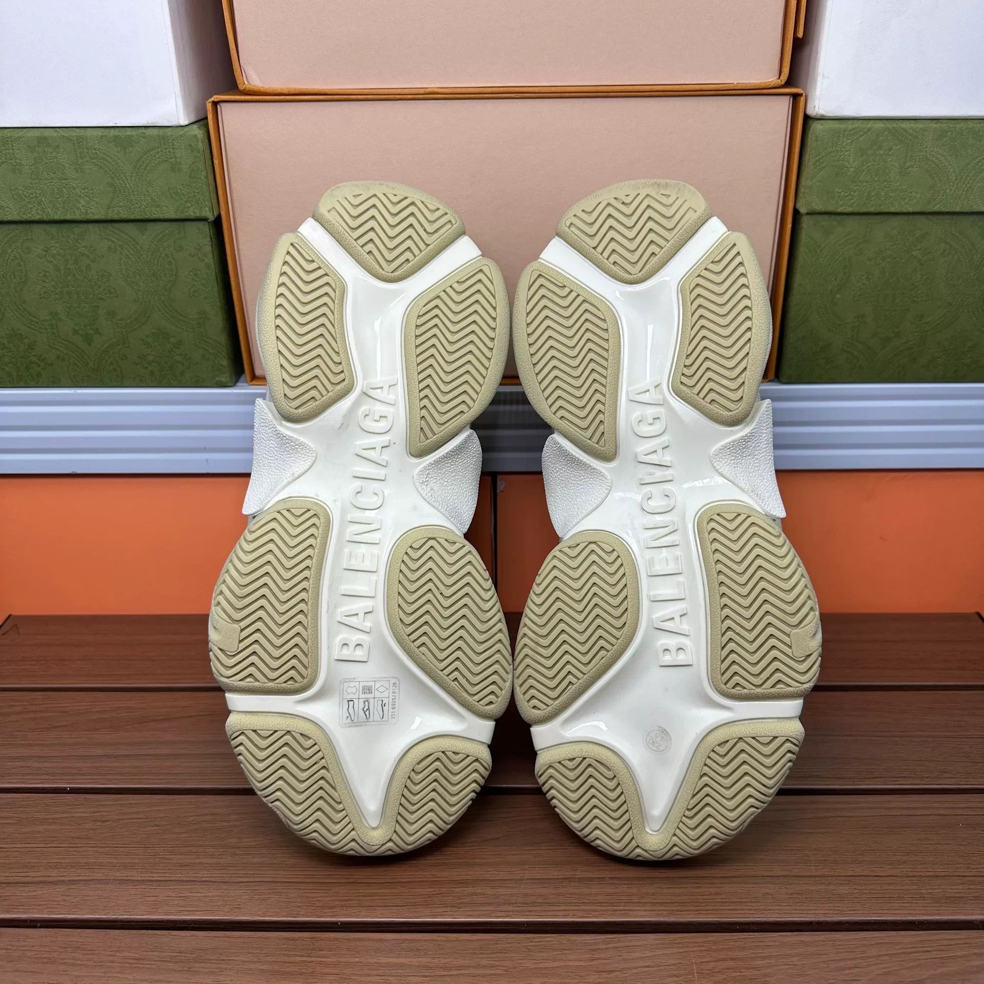 Balenciaga Balenciaga Collab Lowtop Sneakers it_36 Women Size US 6 / IT 36 - 7 Thumbnail