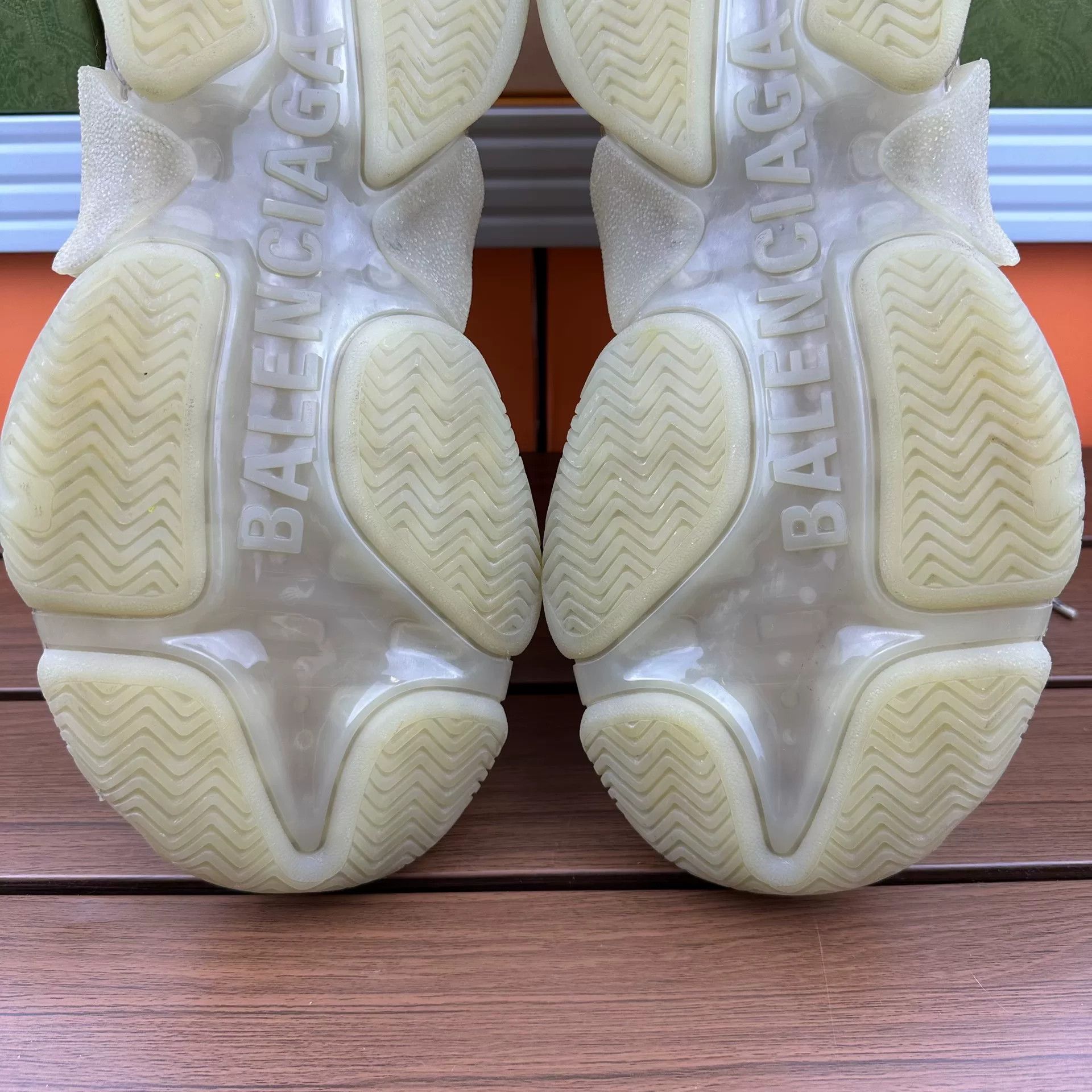 Balenciaga Balenciaga White Lowtop Sneakers 7 Men Size US 7 / EU 40 - 8 Thumbnail