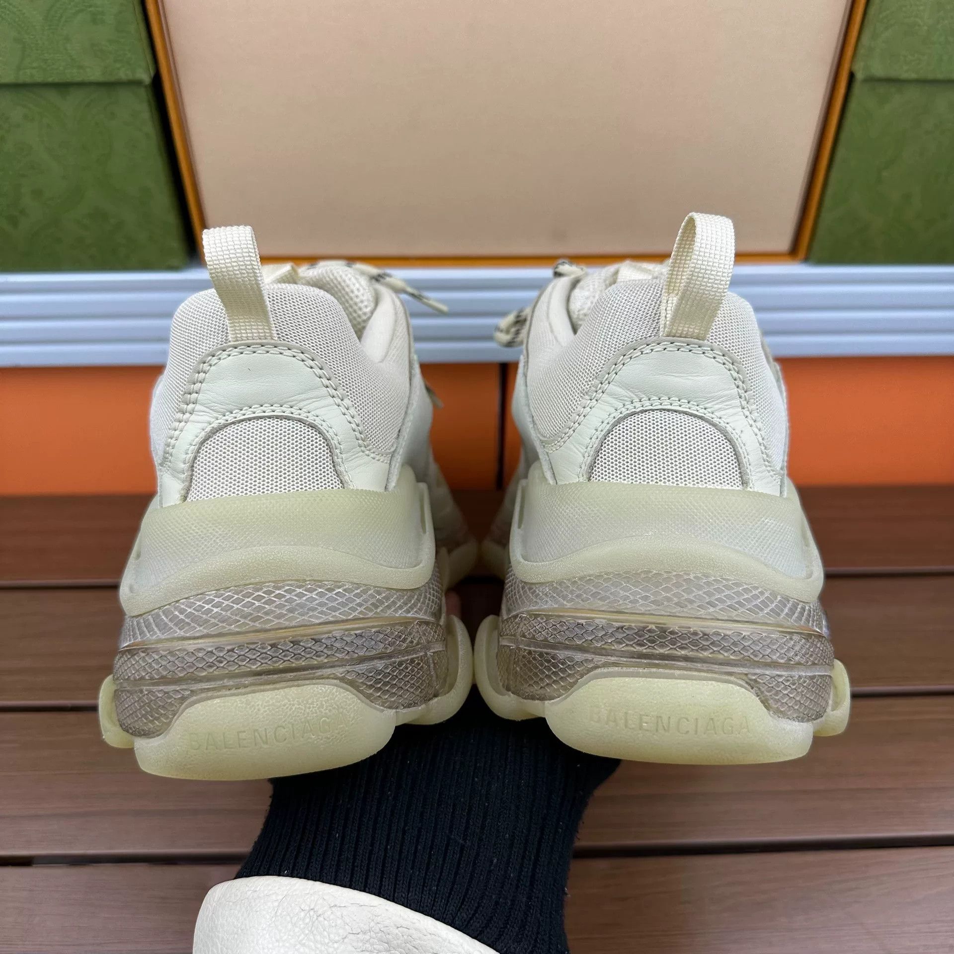 Balenciaga Balenciaga White Lowtop Sneakers 7 Men Size US 7 / EU 40 - 6 Thumbnail
