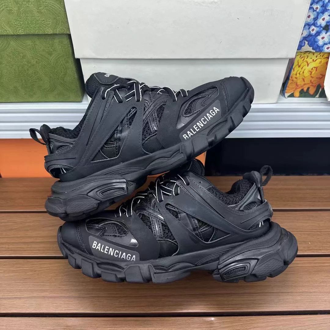Balenciaga Balenciaga Distressed Black Lowtop Sneakers it_35 Women Size US 5 / IT 35 - 2 Thumbnail