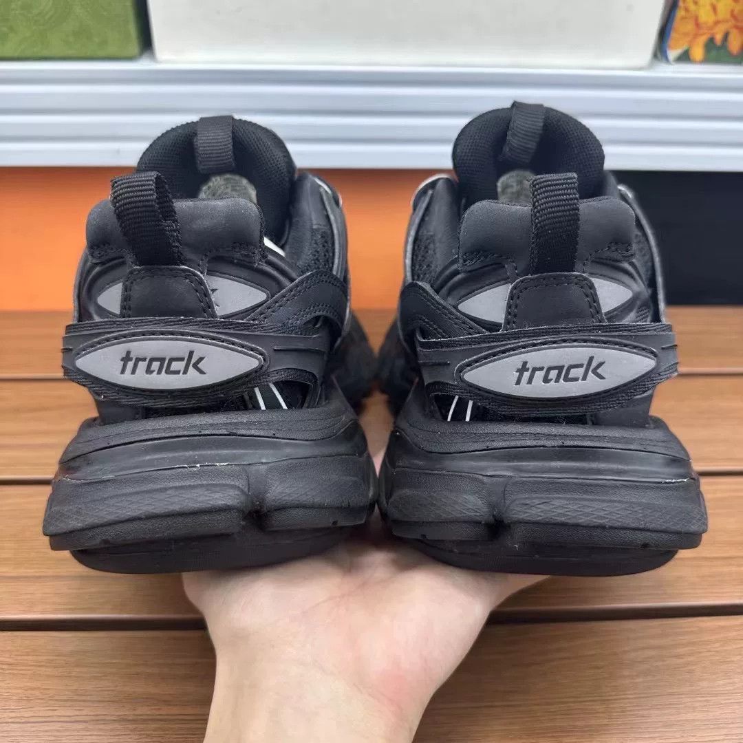 Balenciaga Balenciaga Distressed Black Lowtop Sneakers it_35 Women Size US 5 / IT 35 - 6 Thumbnail