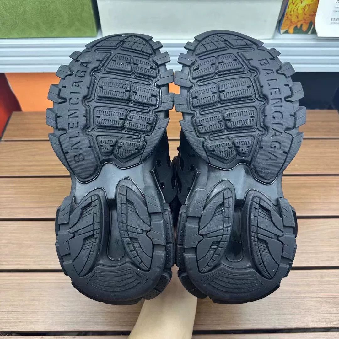 Balenciaga Balenciaga Distressed Black Lowtop Sneakers it_35 Women Size US 5 / IT 35 - 7 Thumbnail
