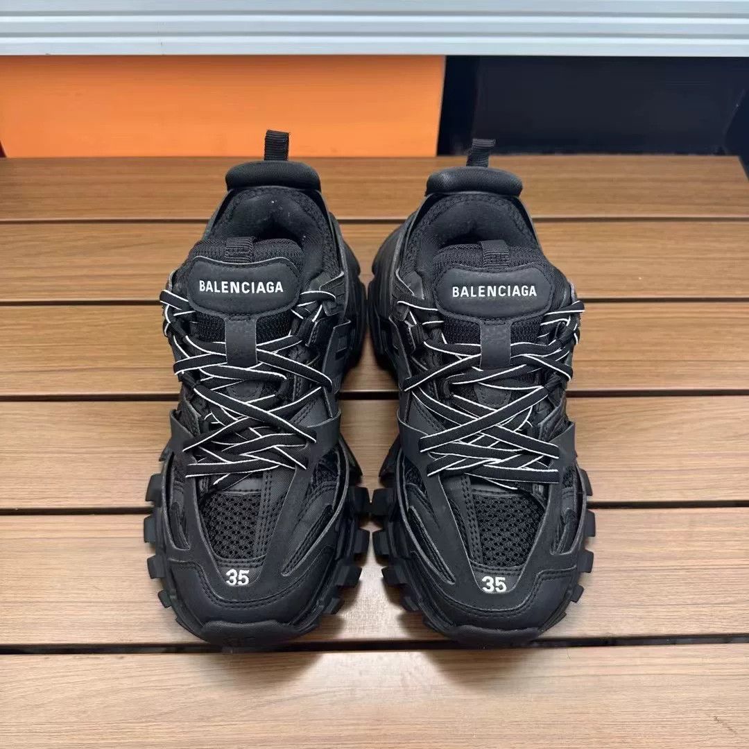 Balenciaga Balenciaga Distressed Black Lowtop Sneakers it_35 Women Size US 5 / IT 35 - 4 Thumbnail