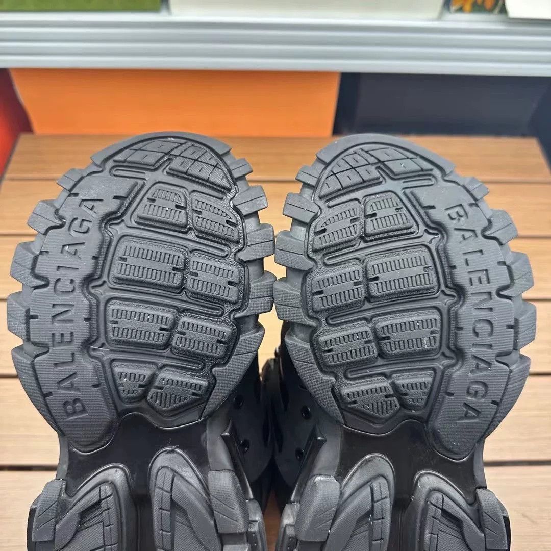 Balenciaga Balenciaga Distressed Black Lowtop Sneakers it_35 Women Size US 5 / IT 35 - 8 Thumbnail