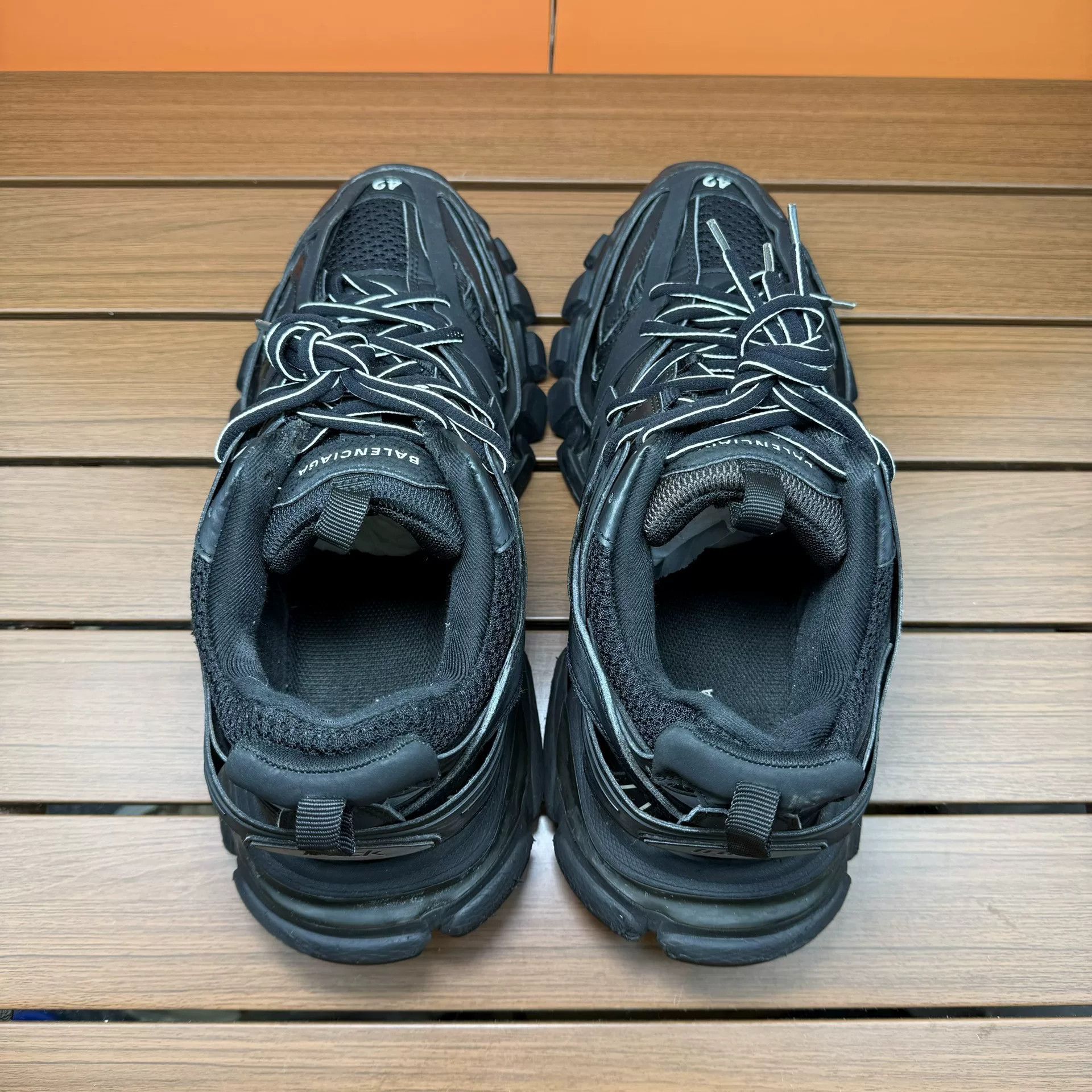 Balenciaga Balenciaga Distressed Black Lowtop Sneakers 9 Men Size US 9 / EU 42 - 5 Thumbnail