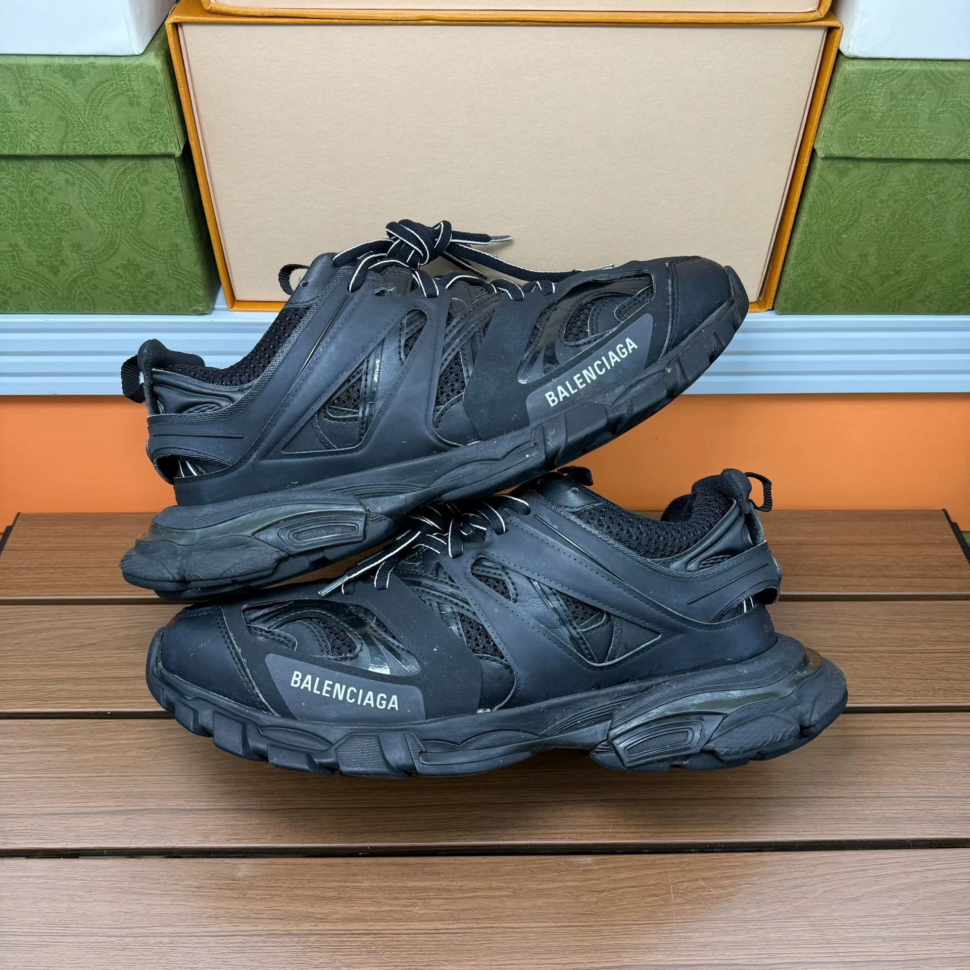 Balenciaga Balenciaga Distressed Black Lowtop Sneakers 9 Men Size US 9 / EU 42 - 2 Thumbnail