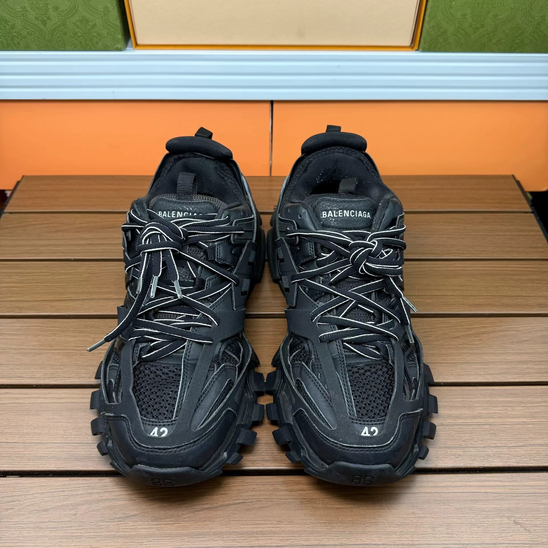 Balenciaga Balenciaga Distressed Black Lowtop Sneakers 9 Men Size US 9 / EU 42 - 4 Thumbnail