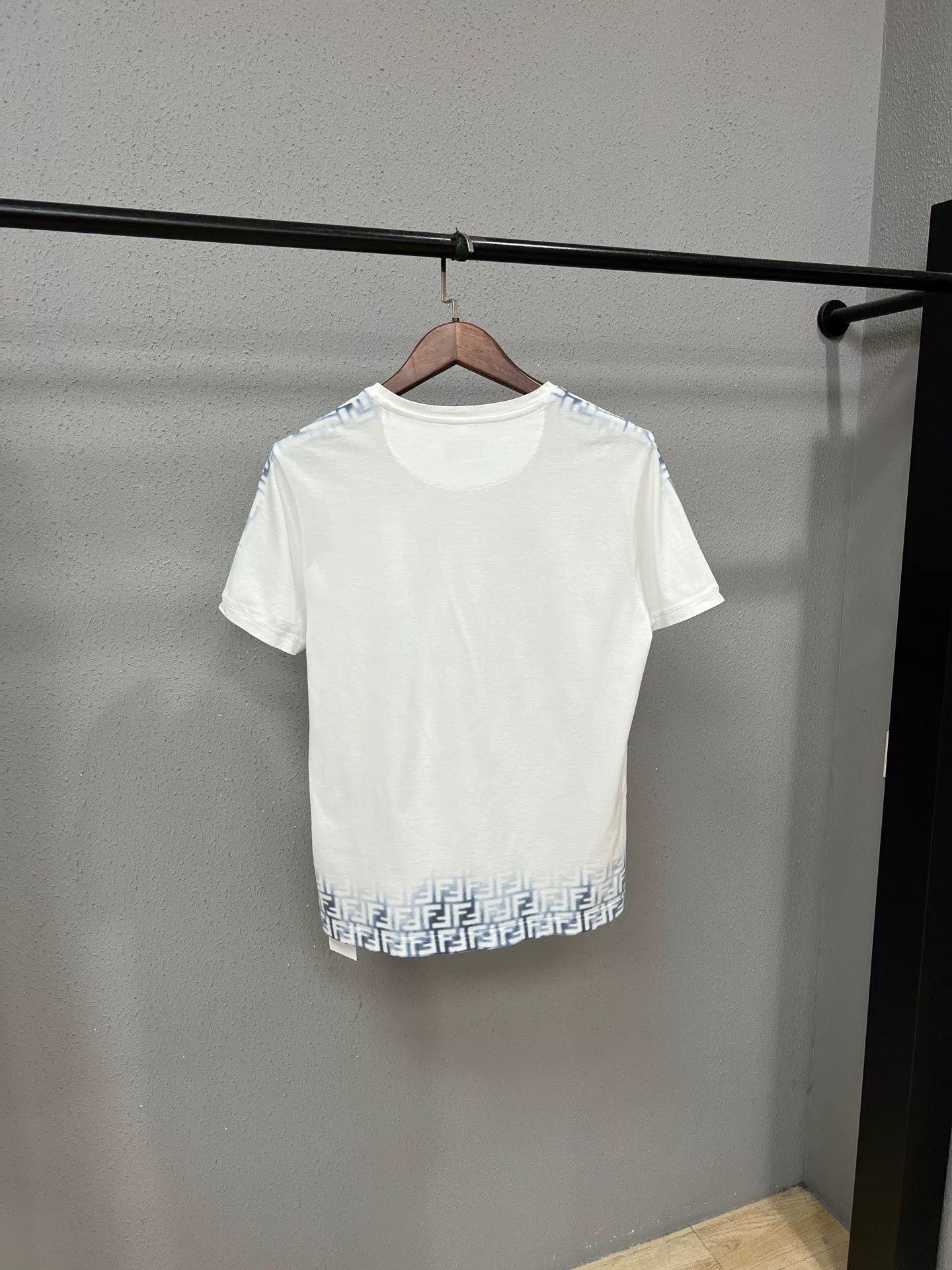 Fendi Fendi Gradient Short-Sleeve Top Size US M / EU 48-50 / 2 - 2 Thumbnail