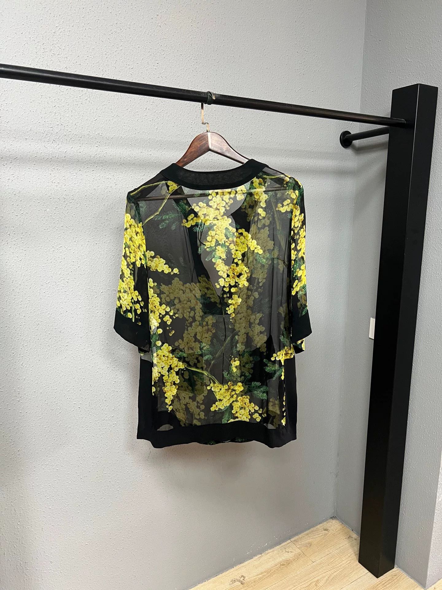 Dolce & Gabbana D&G Silk Shirt Size S / US 4 / IT 40 - 2 Thumbnail