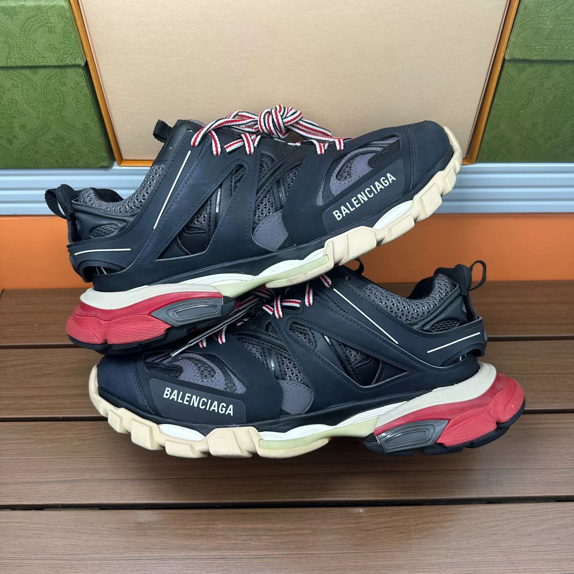 Balenciaga Balenciaga Black Lowtop Sneakers 8 Men Size US 8 / EU 41 - 2 Thumbnail