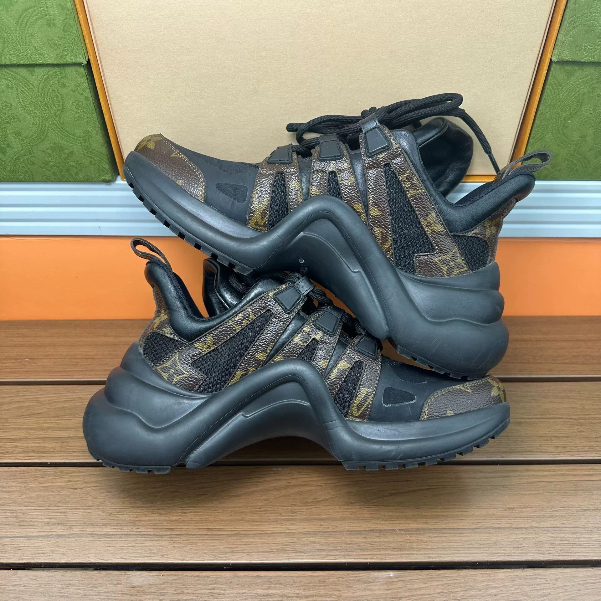 Louis Vuitton Louis Vuitton Printed Brown Lowtop Sneakers it_37 Women Size US 7 / IT 37 - 2 Thumbnail