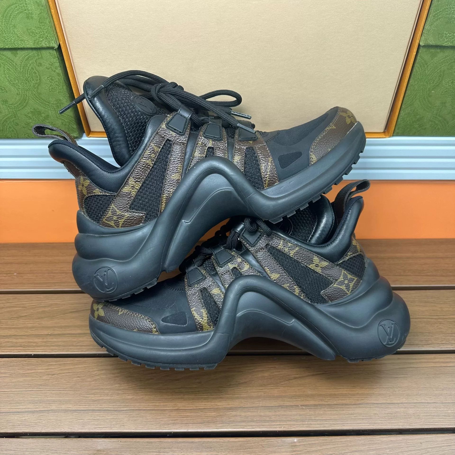 Louis Vuitton Louis Vuitton Printed Brown Lowtop Sneakers it_37 Women Size US 7 / IT 37 - 3 Thumbnail