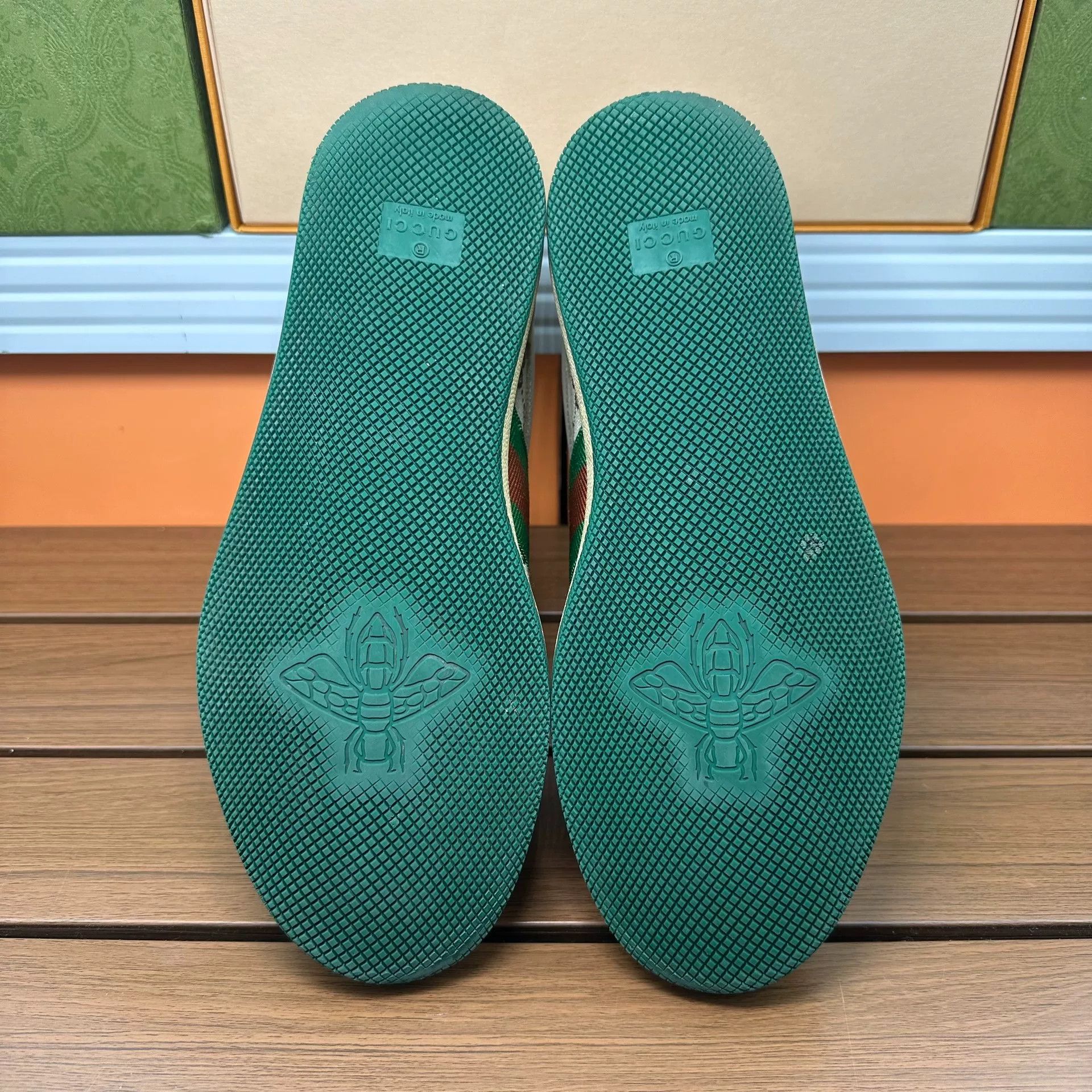 Gucci Gucci Distressed Green Lowtop Sneakers it_37-5 Women Size US 7.5 / IT 37.5 - 7 Thumbnail