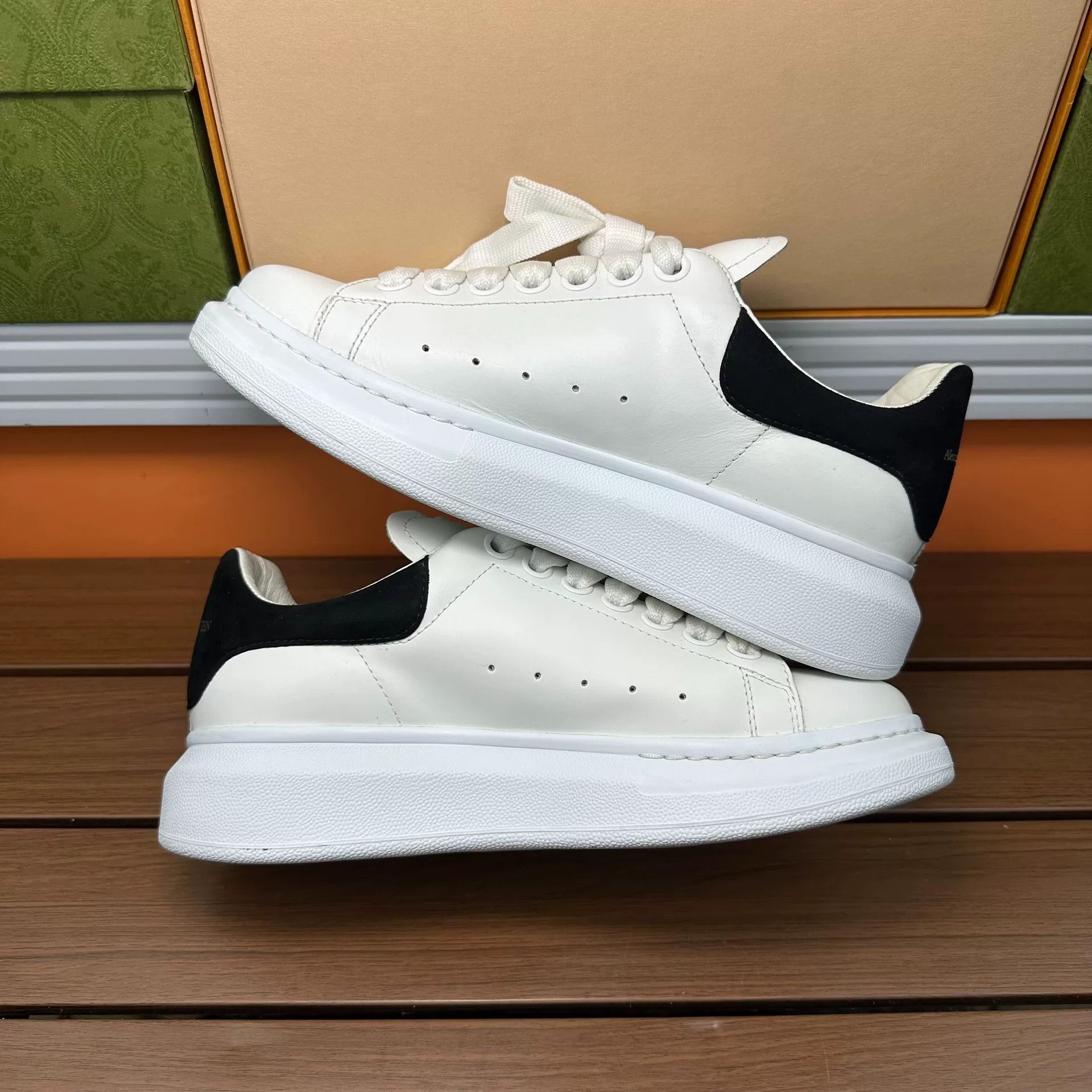 Alexander McQueen Alexander McQueen Black Lowtop Sneakers it_37-5 Women Size US 7.5 / IT 37.5 - 3 Thumbnail