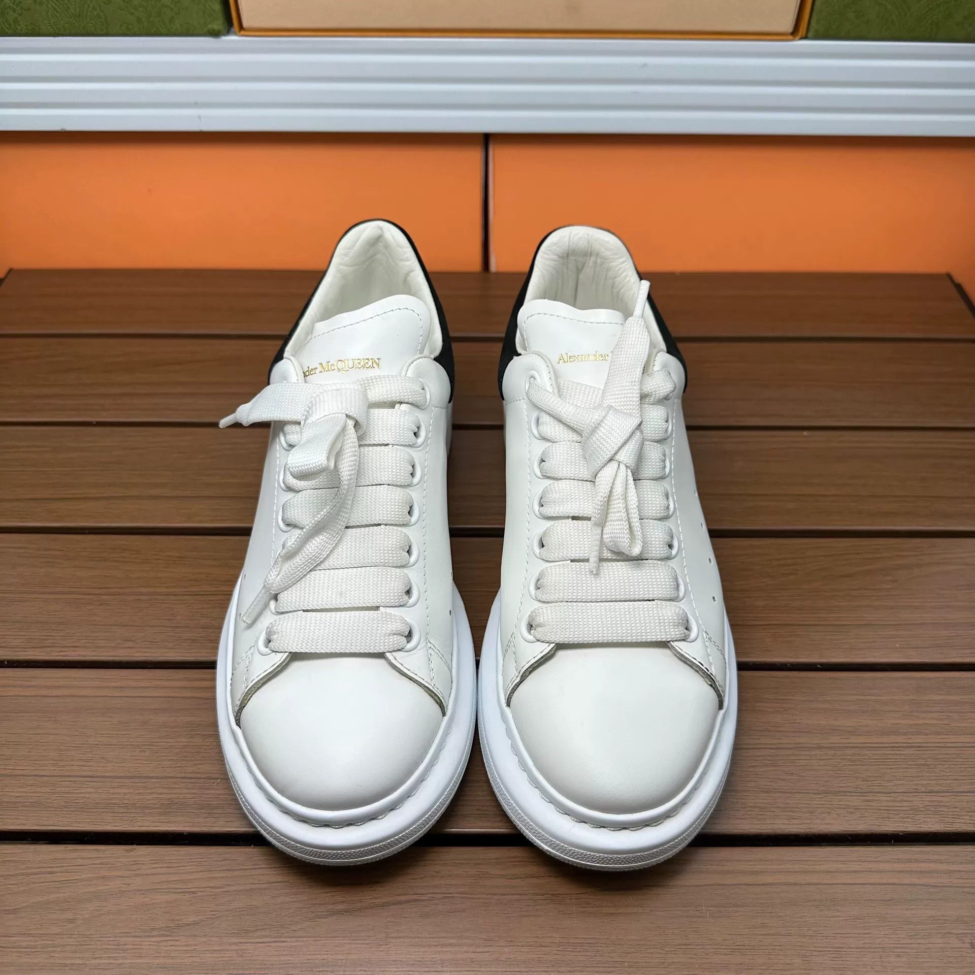 Alexander McQueen Alexander McQueen Black Lowtop Sneakers it_37-5 Women Size US 7.5 / IT 37.5 - 4 Thumbnail