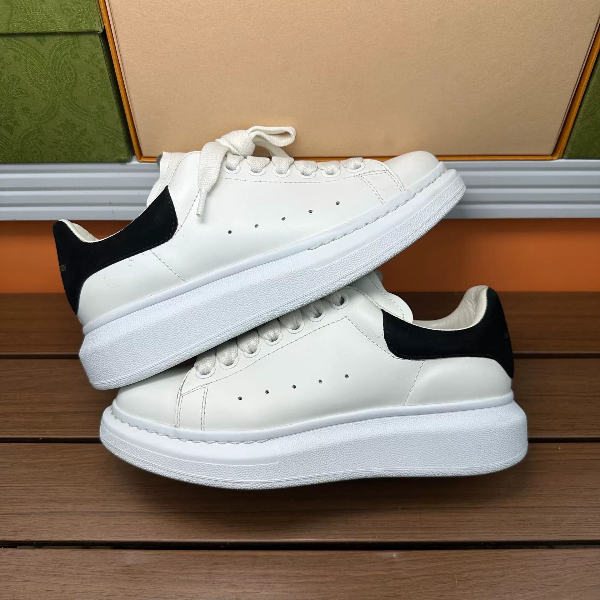 Alexander McQueen Alexander McQueen Black Lowtop Sneakers it_37-5 Women Size US 7.5 / IT 37.5 - 2 Thumbnail