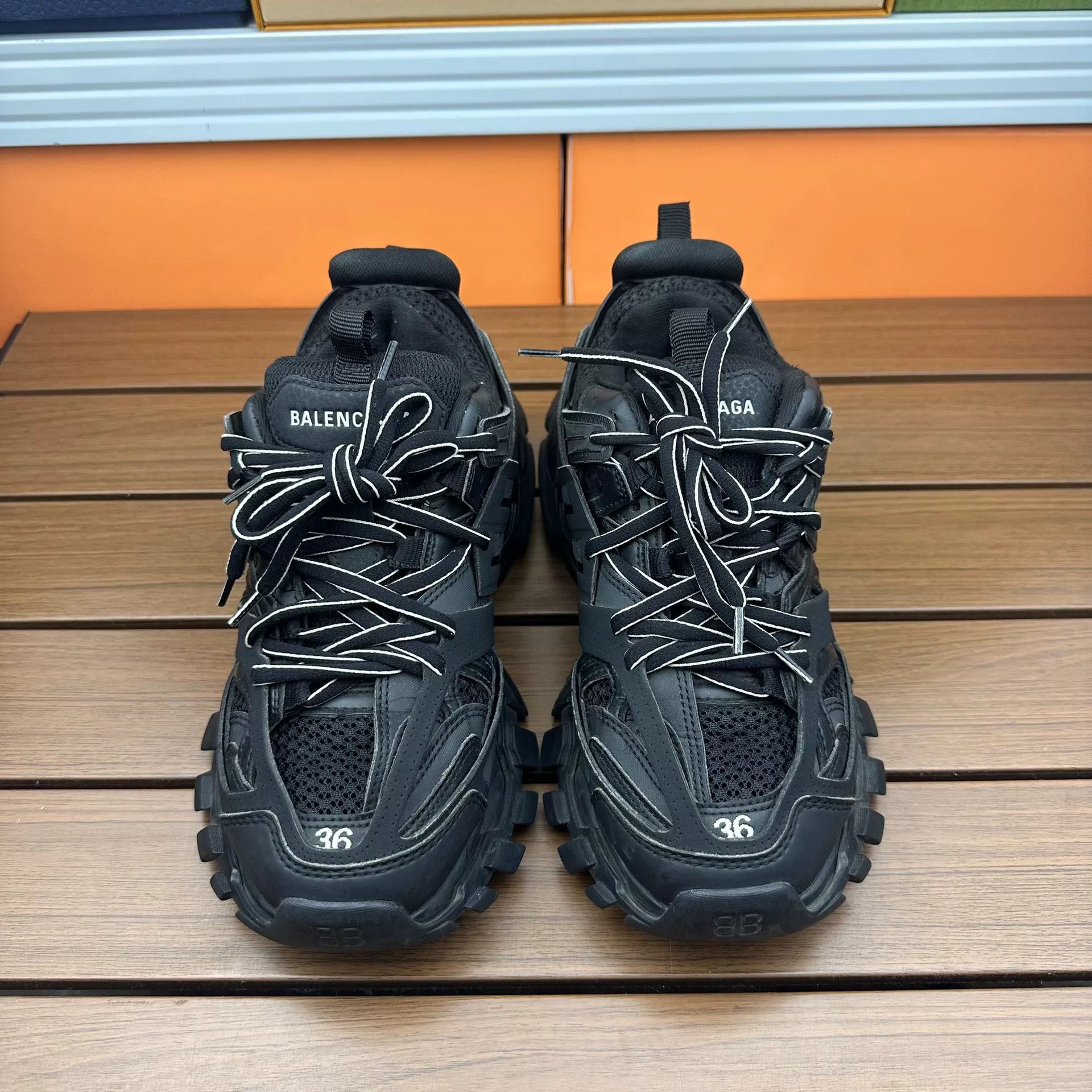 Balenciaga Balenciaga Black Lowtop Sneakers it_36 Women Size US 6 / IT 36 - 2 Thumbnail