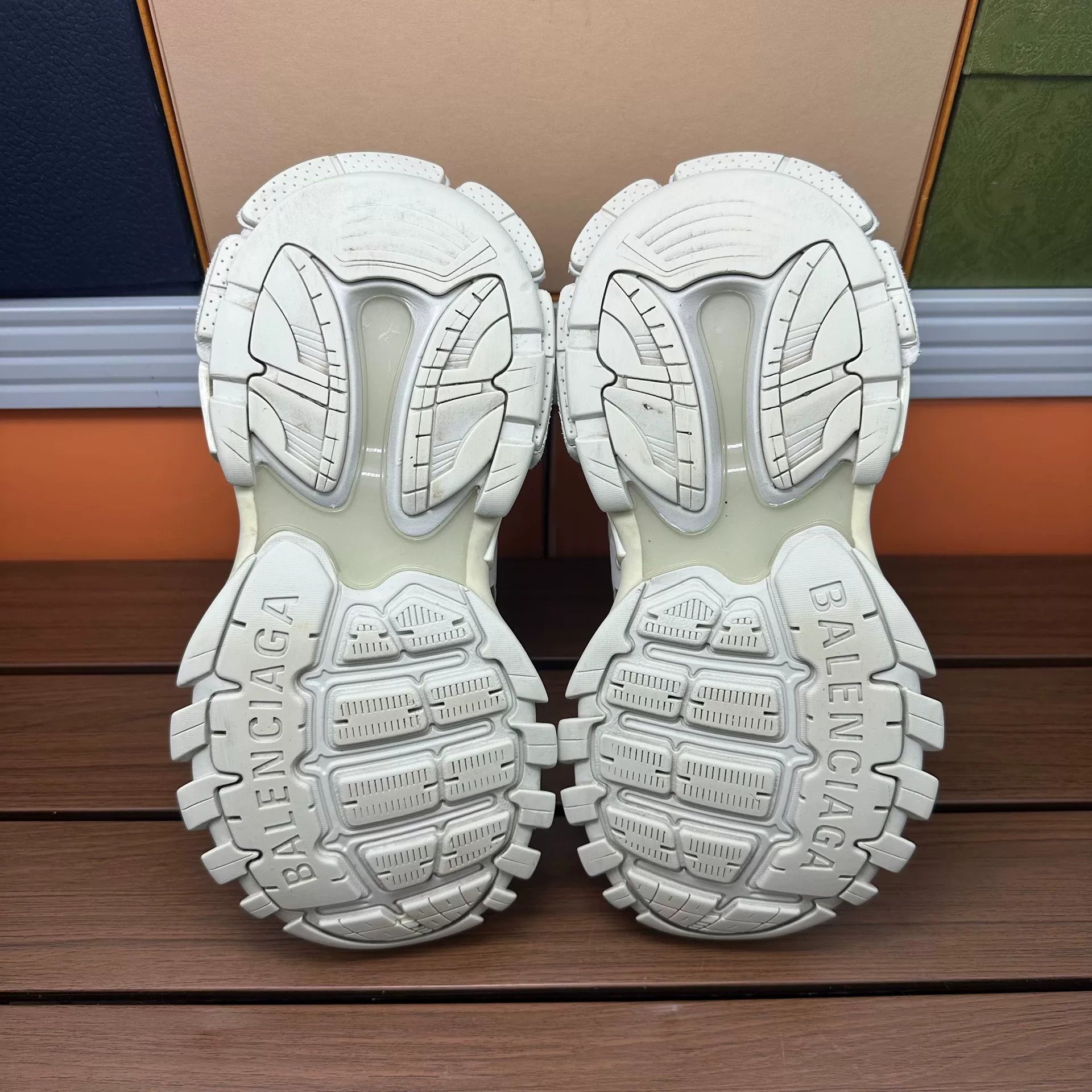 Balenciaga Balenciaga White Lowtop Sneakers it_36 Women Size US 6 / IT 36 - 7 Thumbnail
