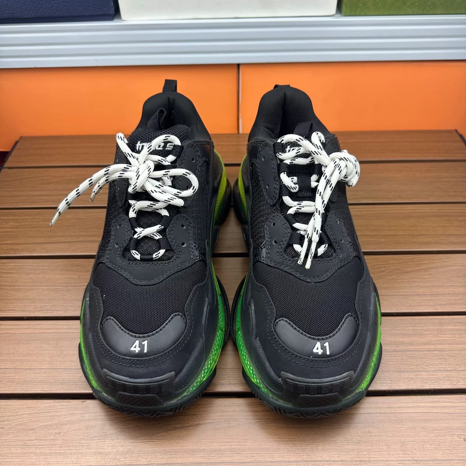 Balenciaga Balenciaga Green Lowtop Sneakers 8 Men Size US 8 / EU 41 - 2 Thumbnail