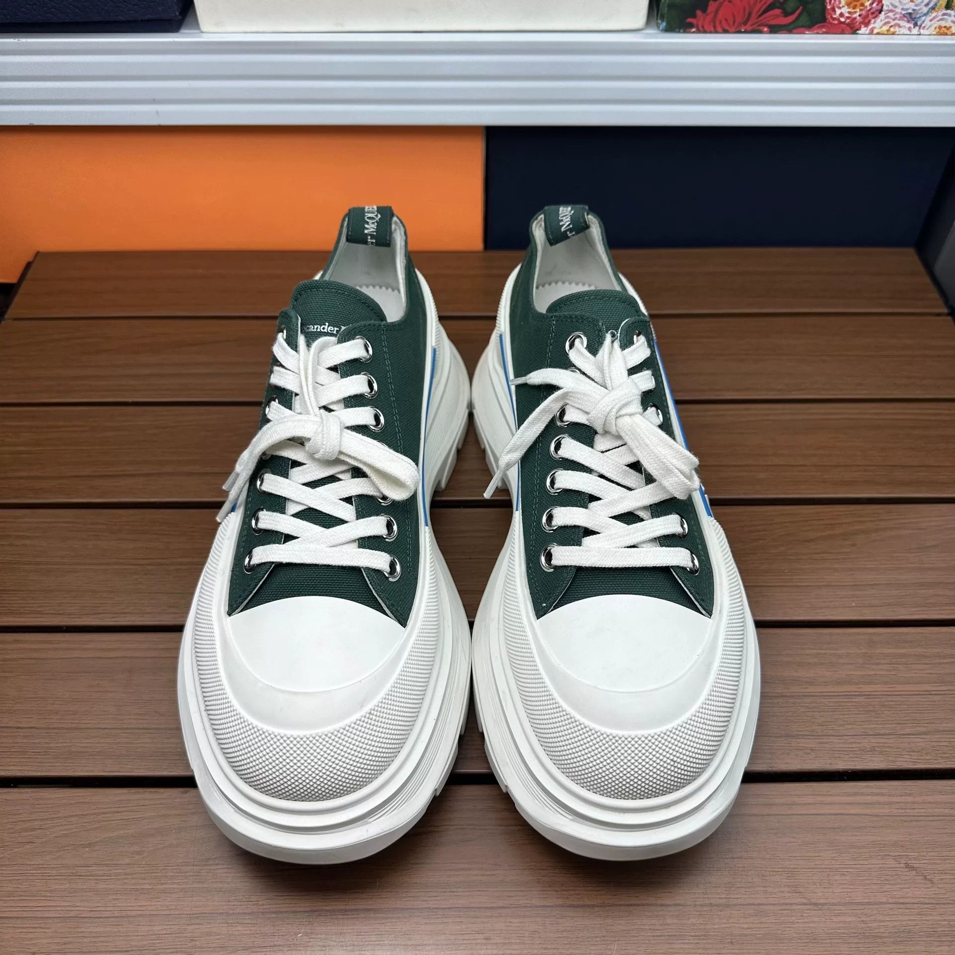 Alexander McQueen Alexander McQueen Green Lowtop Sneakers 8 Men Size US 8 / EU 41 - 4 Thumbnail