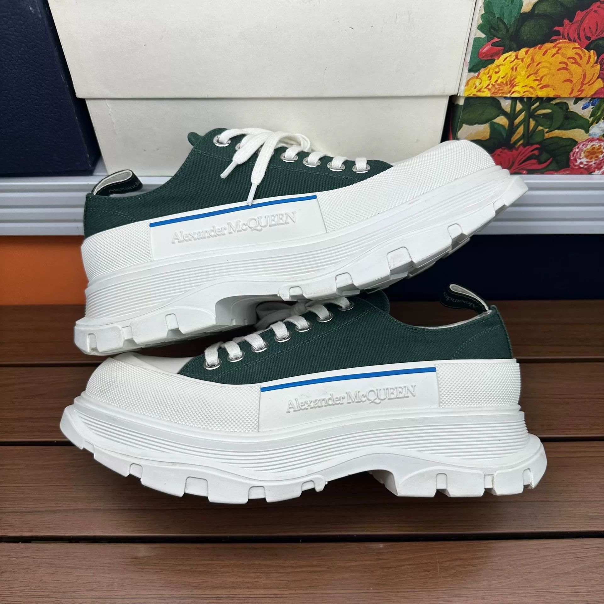Alexander McQueen Alexander McQueen Green Lowtop Sneakers 8 Men Size US 8 / EU 41 - 2 Thumbnail
