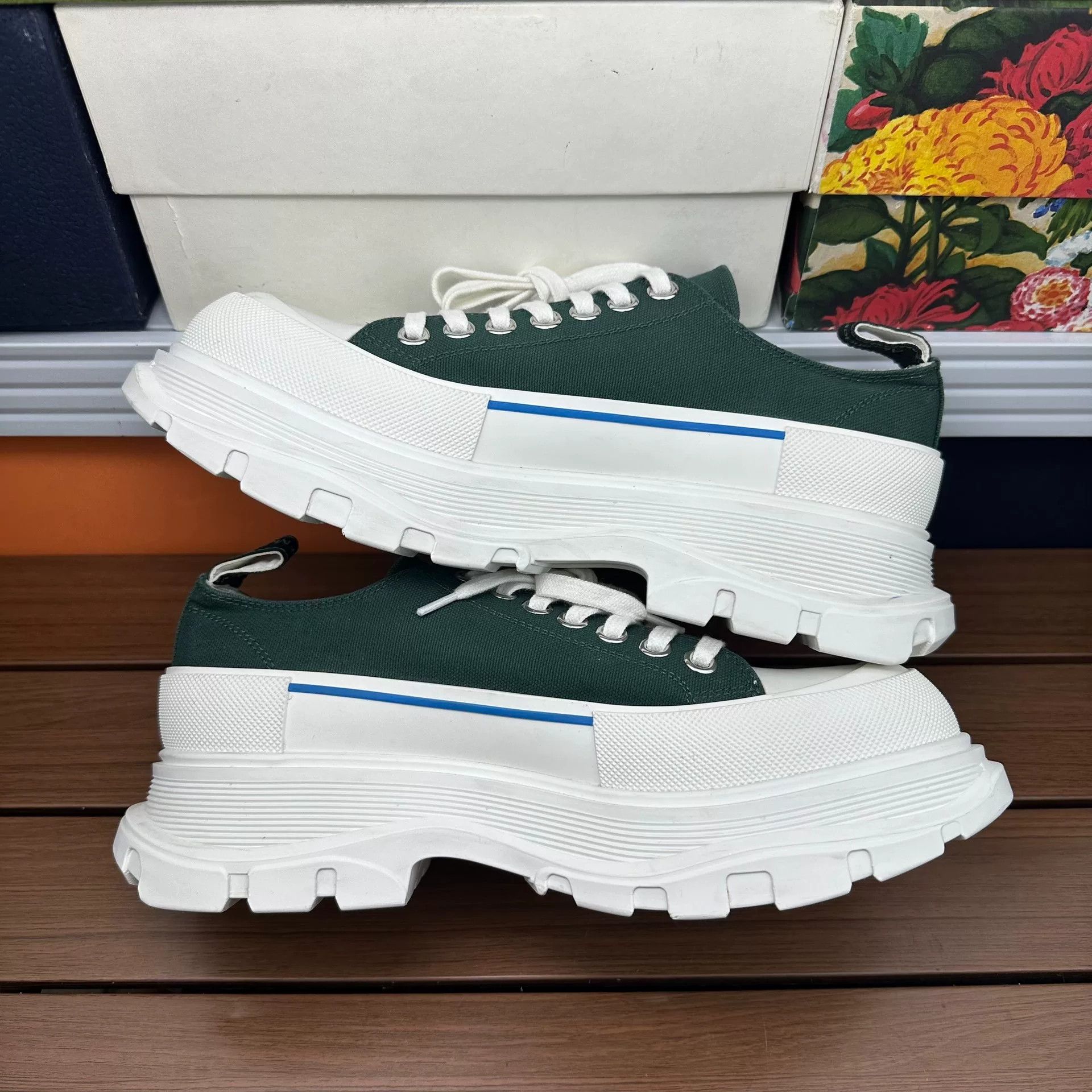 Alexander McQueen Alexander McQueen Green Lowtop Sneakers 8 Men Size US 8 / EU 41 - 3 Thumbnail
