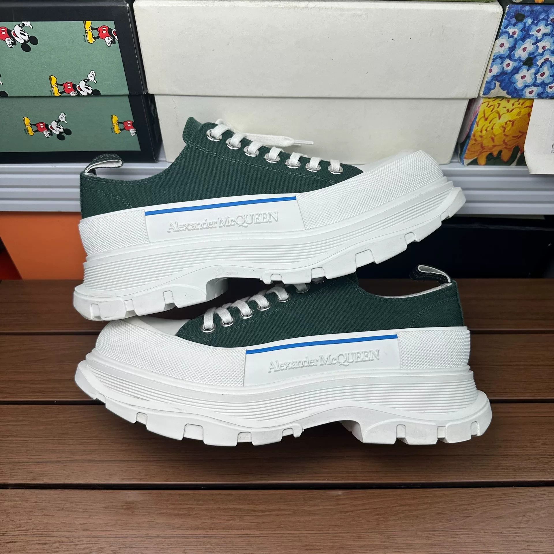 Alexander McQueen Alexander McQueen Green Lowtop Sneakers 8 Men Size US 8 / EU 41 - 2 Thumbnail