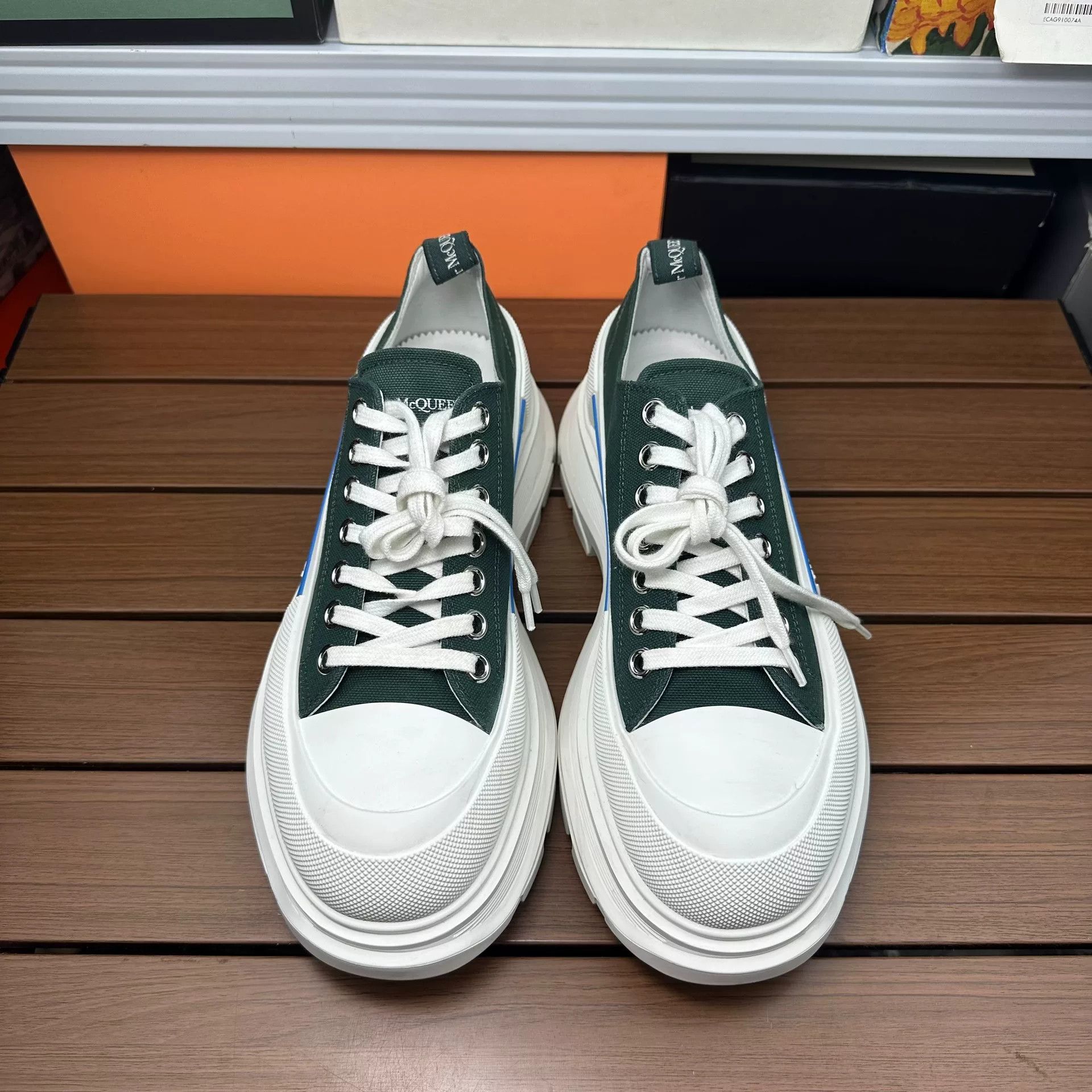 Alexander McQueen Alexander McQueen Green Lowtop Sneakers 8 Men Size US 8 / EU 41 - 4 Thumbnail