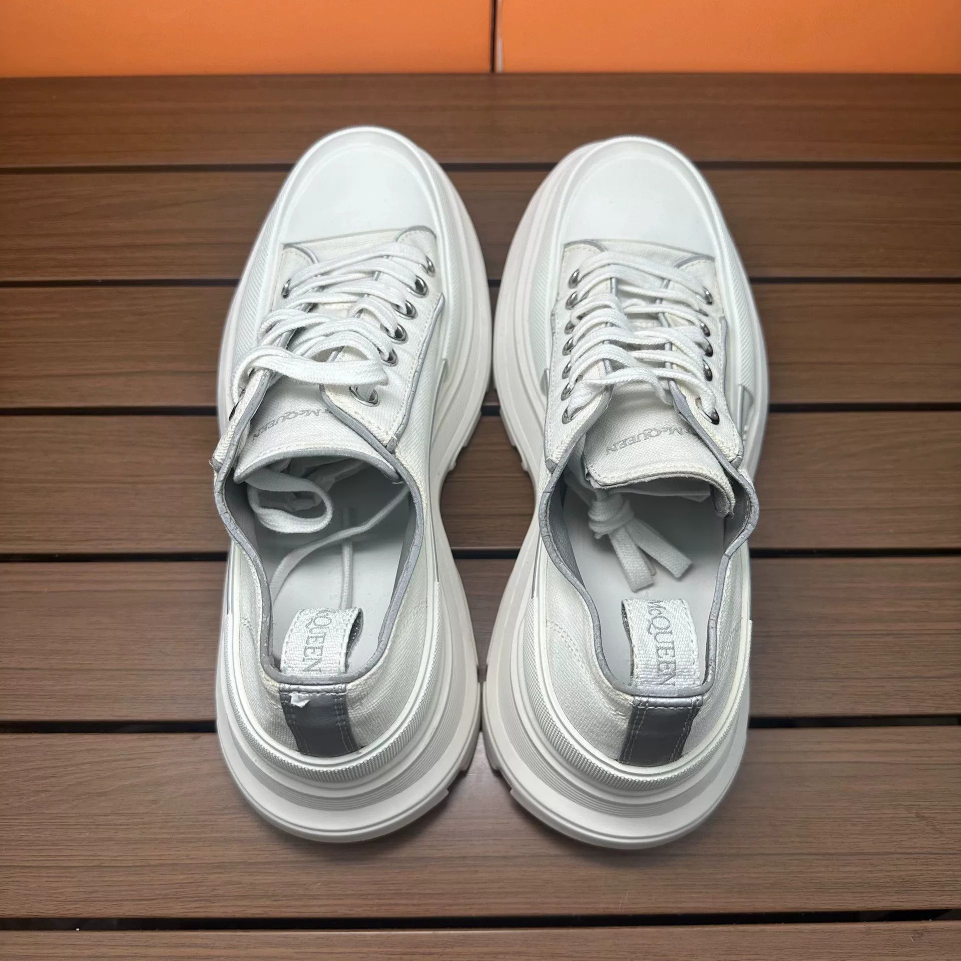 Alexander McQueen Alexander McQueen White Lowtop Sneakers 8 Men Size US 8 / EU 41 - 4 Thumbnail