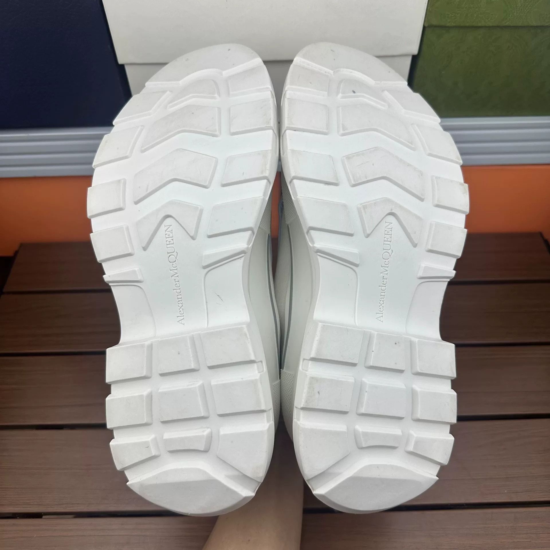 Alexander McQueen Alexander McQueen White Lowtop Sneakers 8 Men Size US 8 / EU 41 - 6 Thumbnail