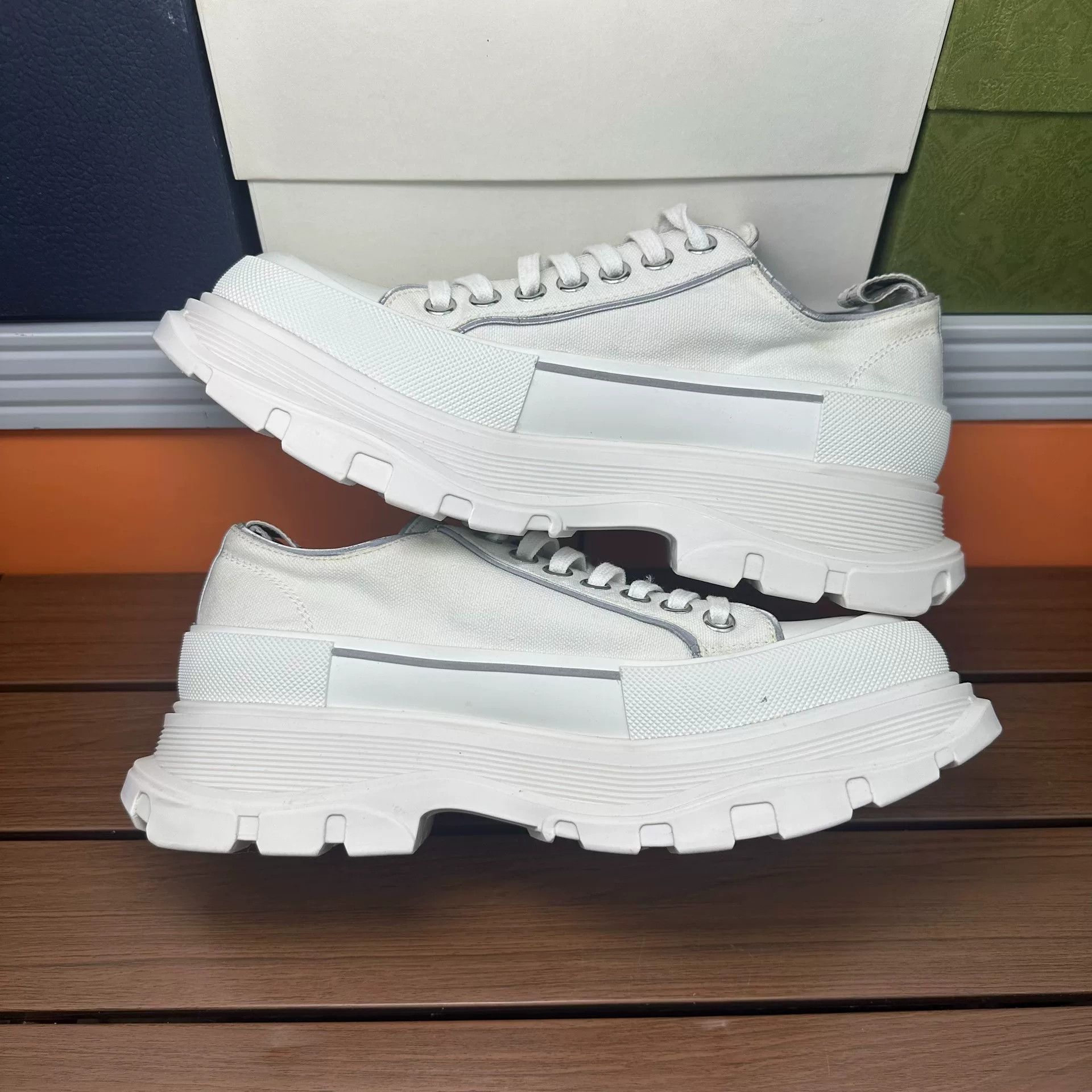Alexander McQueen Alexander McQueen White Lowtop Sneakers 8 Men Size US 8 / EU 41 - 3 Thumbnail