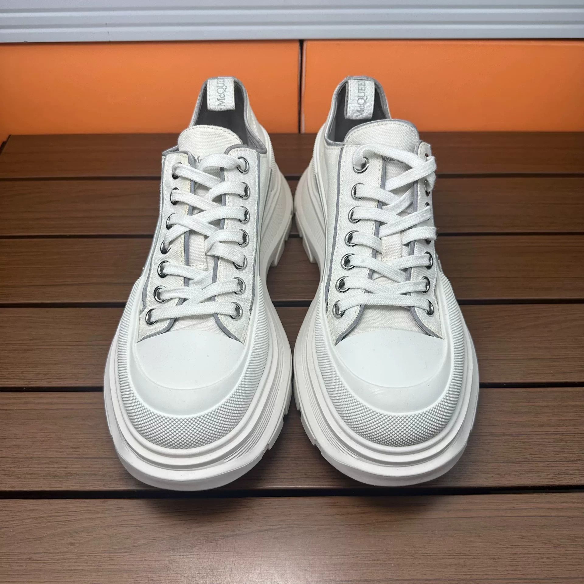 Alexander McQueen Alexander McQueen White Lowtop Sneakers 8 Men Size US 8 / EU 41 - 5 Thumbnail
