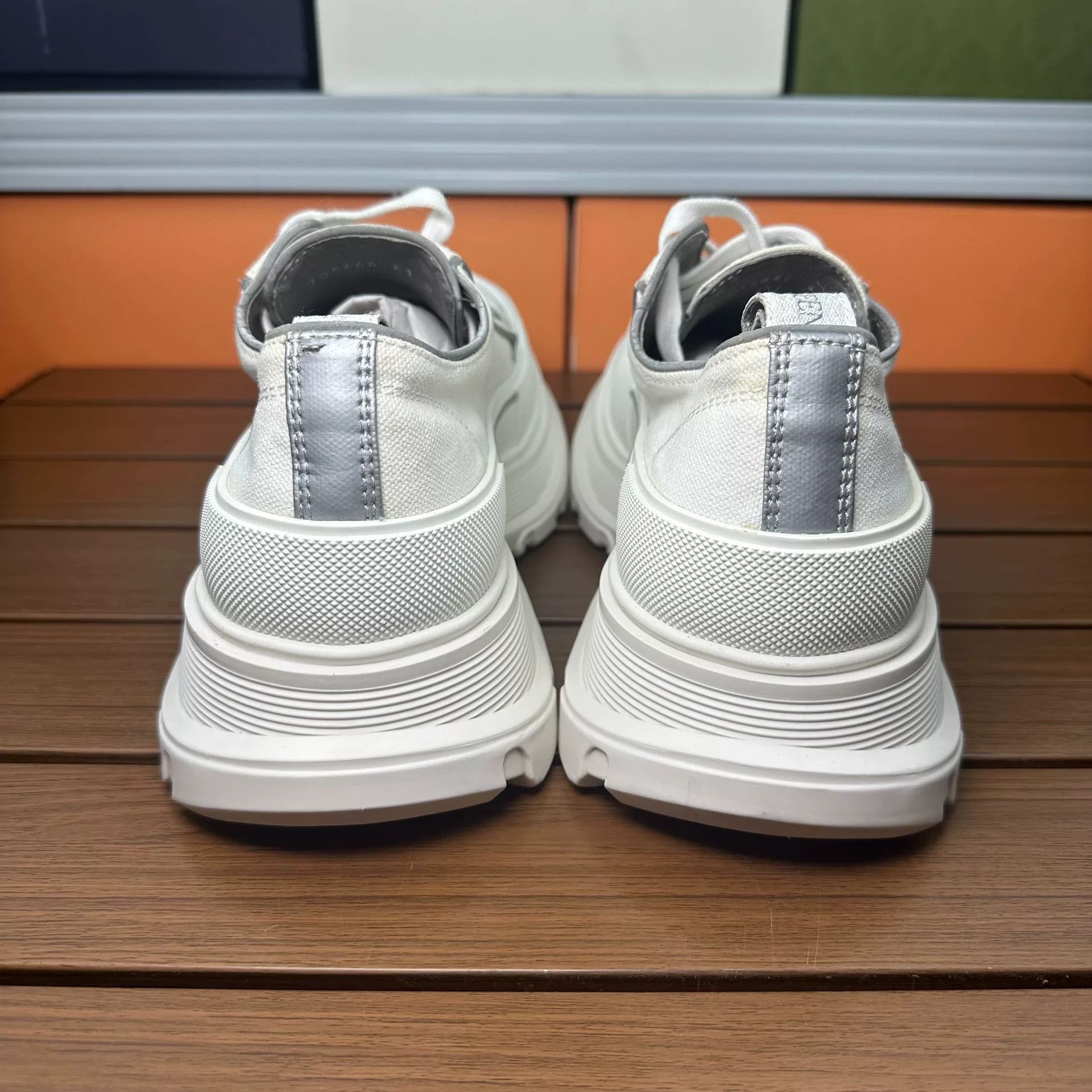 Alexander McQueen Alexander McQueen White Lowtop Sneakers 8 Men Size US 8 / EU 41 - 7 Thumbnail