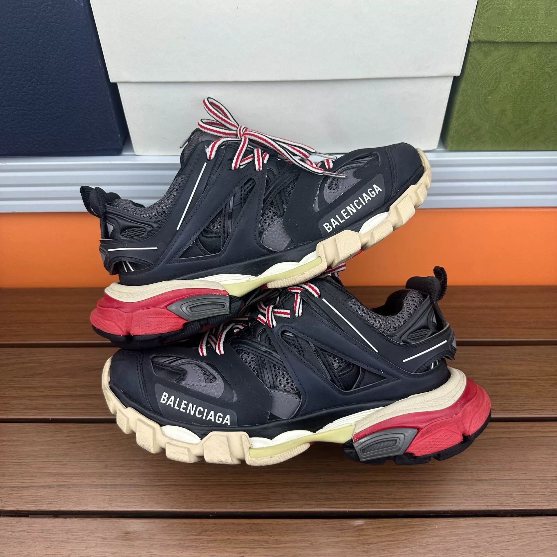 Balenciaga Balenciaga Black Lowtop Sneakers it_35 Women Size US 5 / IT 35 - 2 Thumbnail