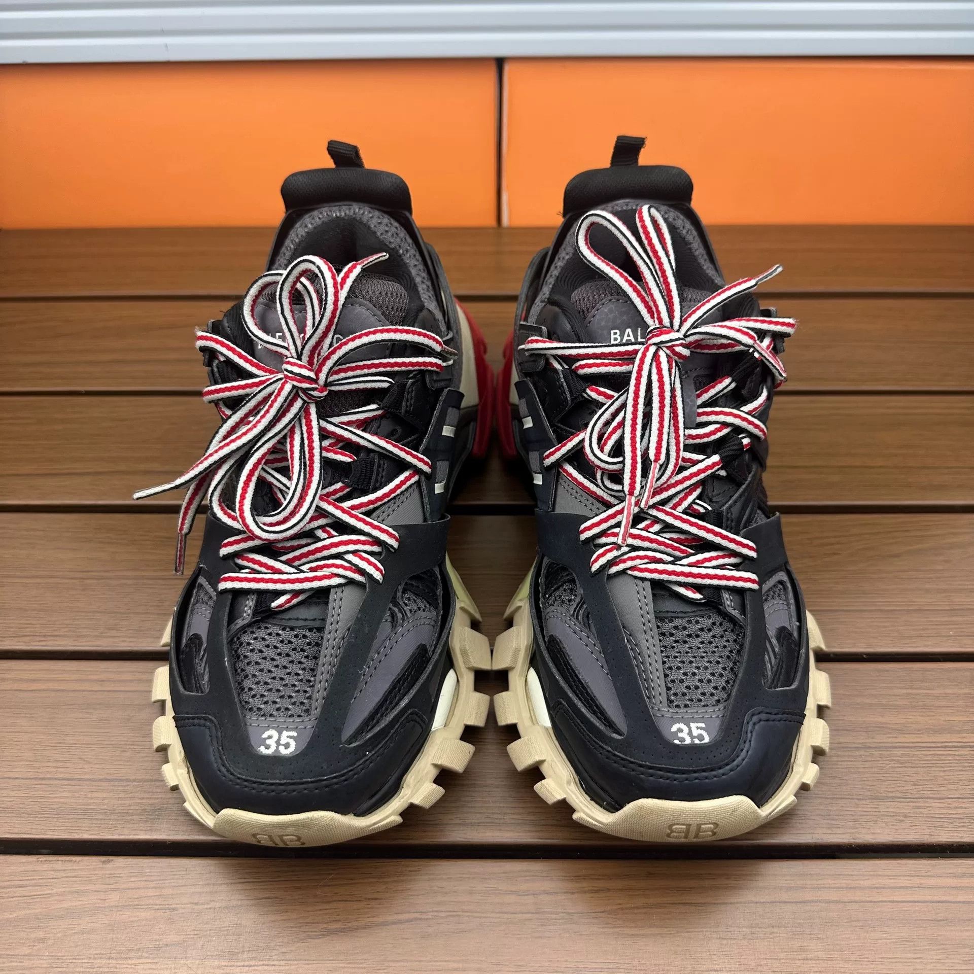 Balenciaga Balenciaga Black Lowtop Sneakers it_35 Women Size US 5 / IT 35 - 4 Thumbnail