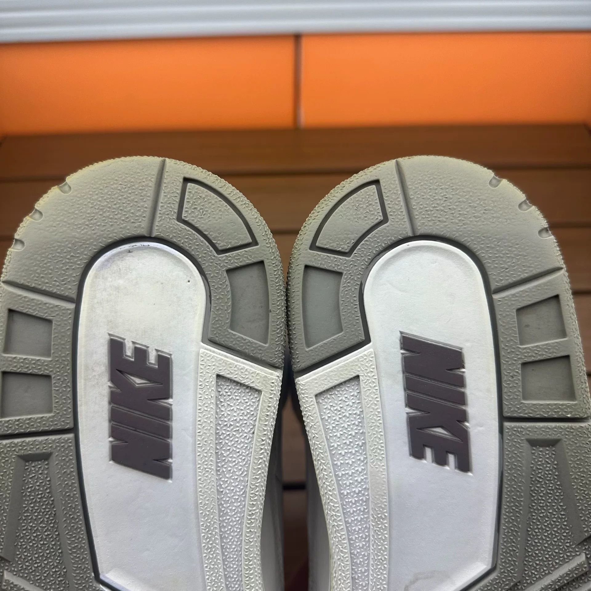 Nike Nike AJ3 Collab White Lowtop Sneakers 7 Men Size US 7 / EU 40 - 8 Thumbnail