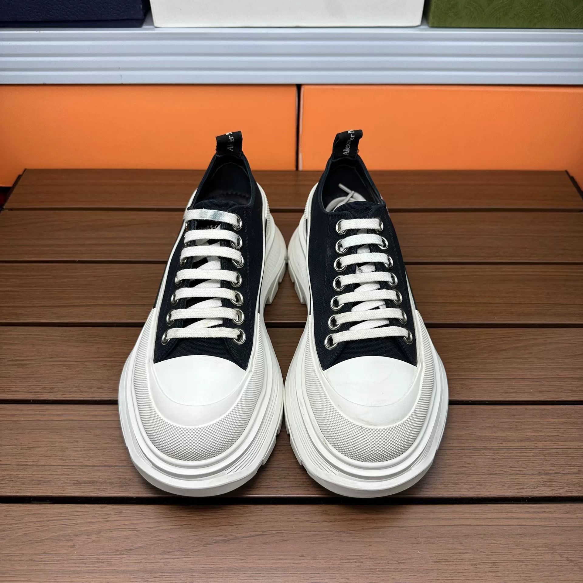 Alexander McQueen Alexander McQueen Black Lowtop Sneakers it_36 Women Size US 6 / IT 36 - 6 Thumbnail