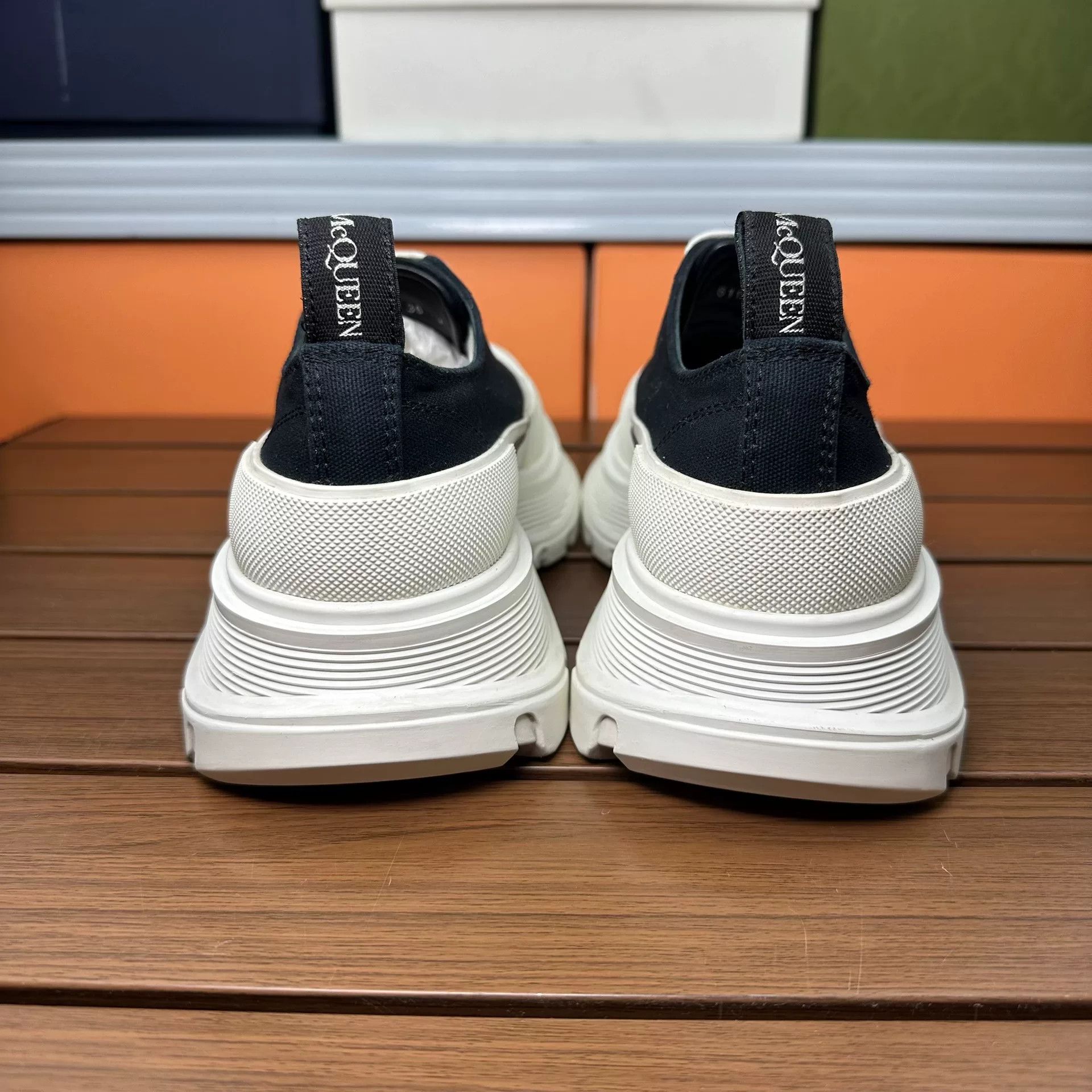 Alexander McQueen Alexander McQueen Black Lowtop Sneakers it_36 Women Size US 6 / IT 36 - 4 Thumbnail