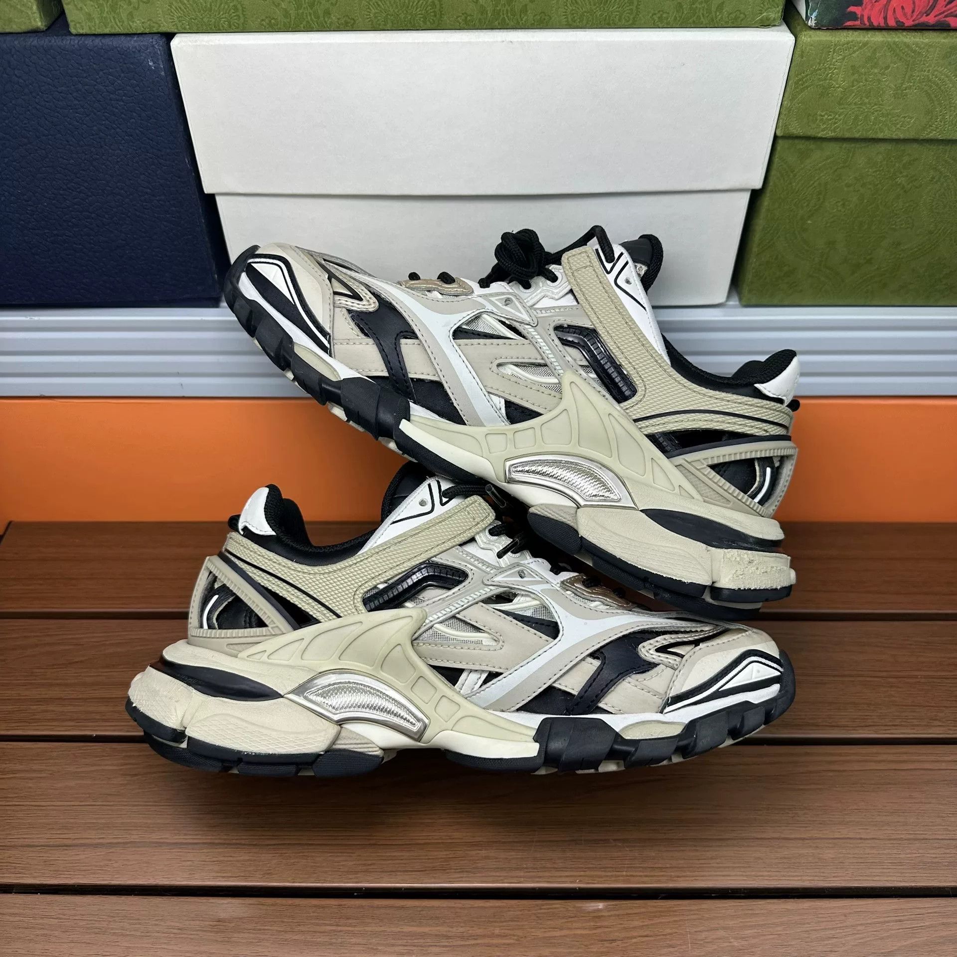 Balenciaga Balenciaga White Lowtop Sneakers it_37 Women Size US 7 / IT 37 - 2 Thumbnail