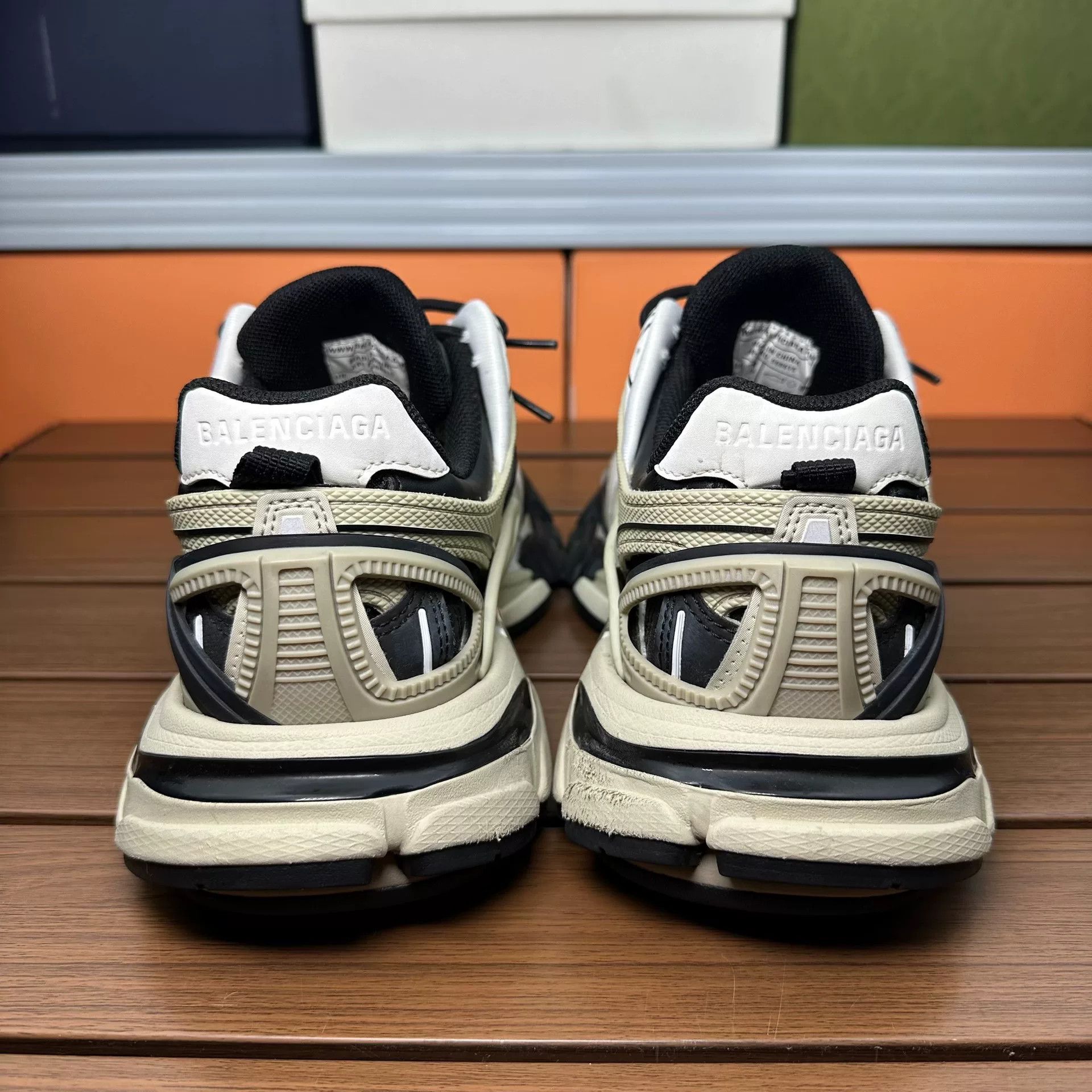 Balenciaga Balenciaga White Lowtop Sneakers it_37 Women Size US 7 / IT 37 - 7 Thumbnail