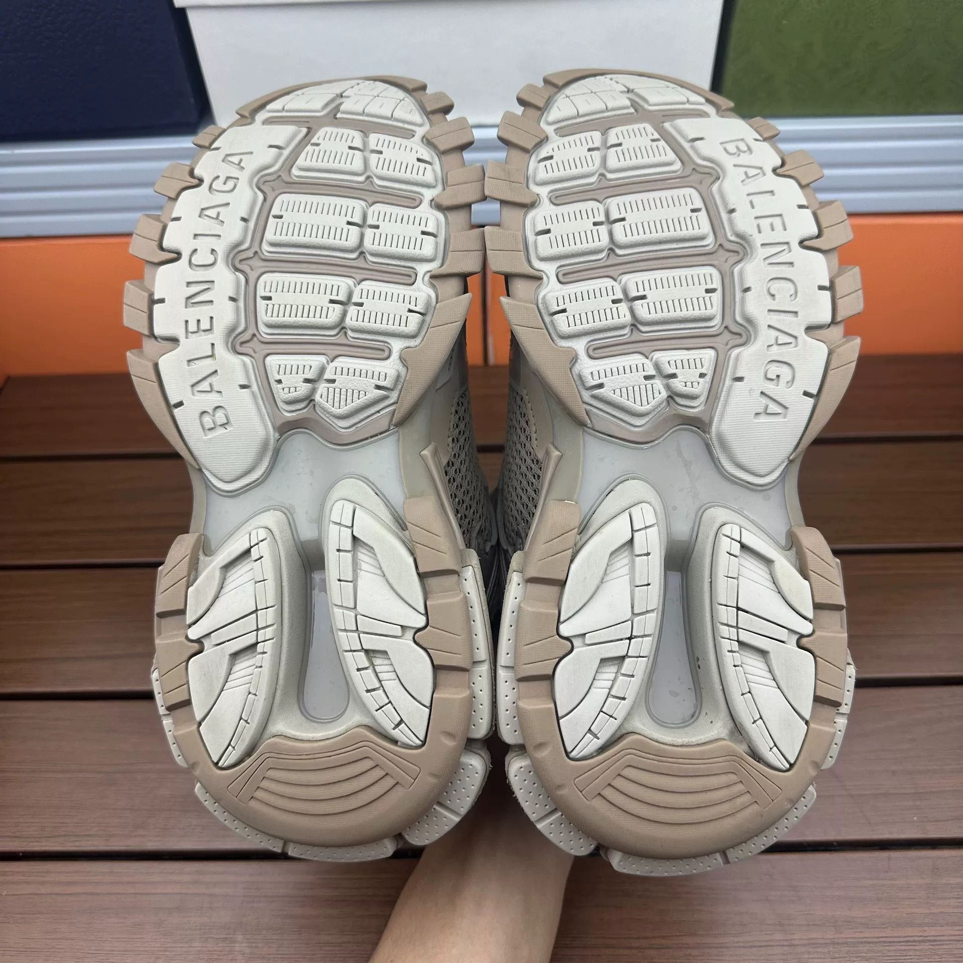 Balenciaga Balenciaga Distressed Brown Lowtop Sneakers it_36 Women Size US 6 / IT 36 - 7 Thumbnail